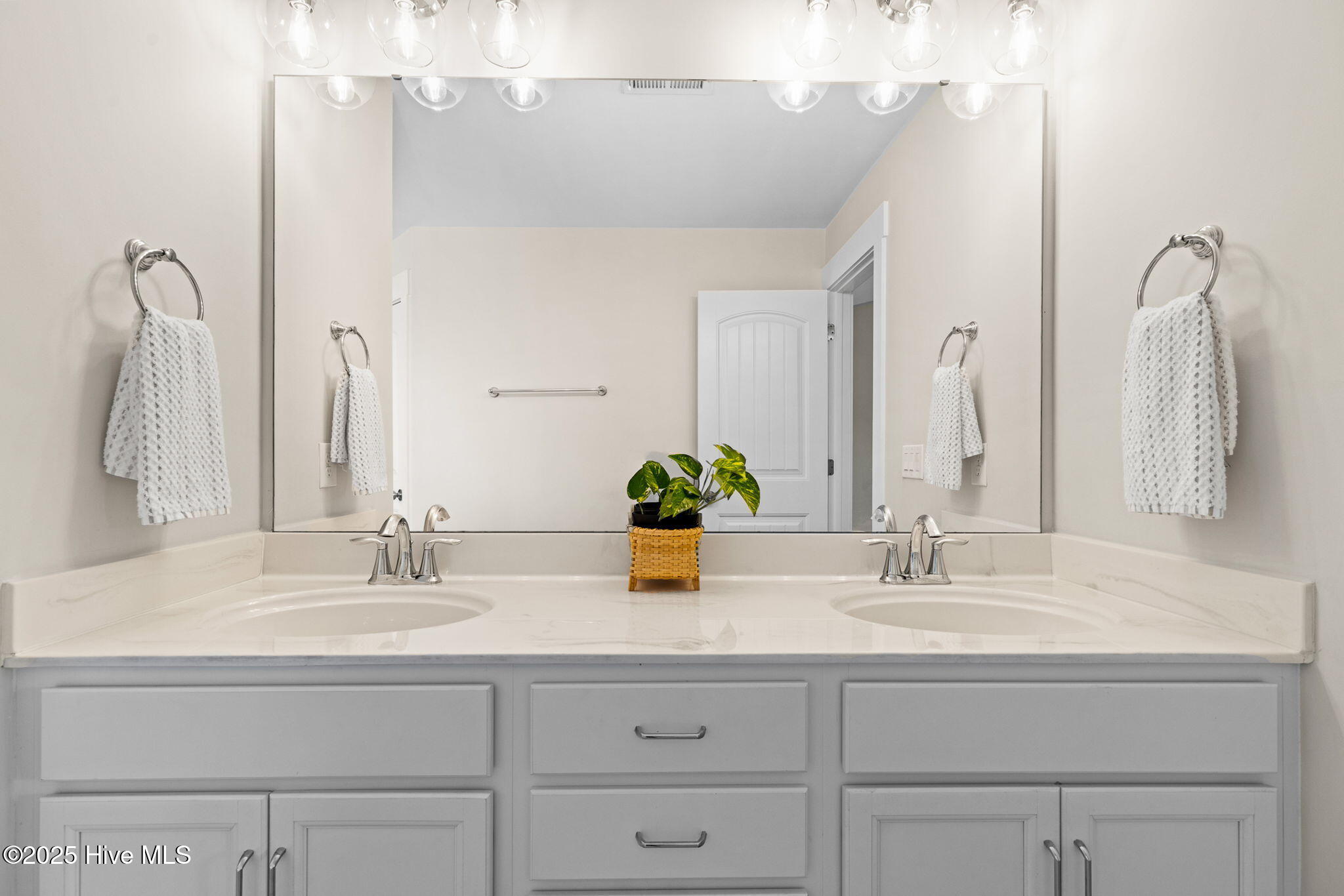 100547304 | Photo 34