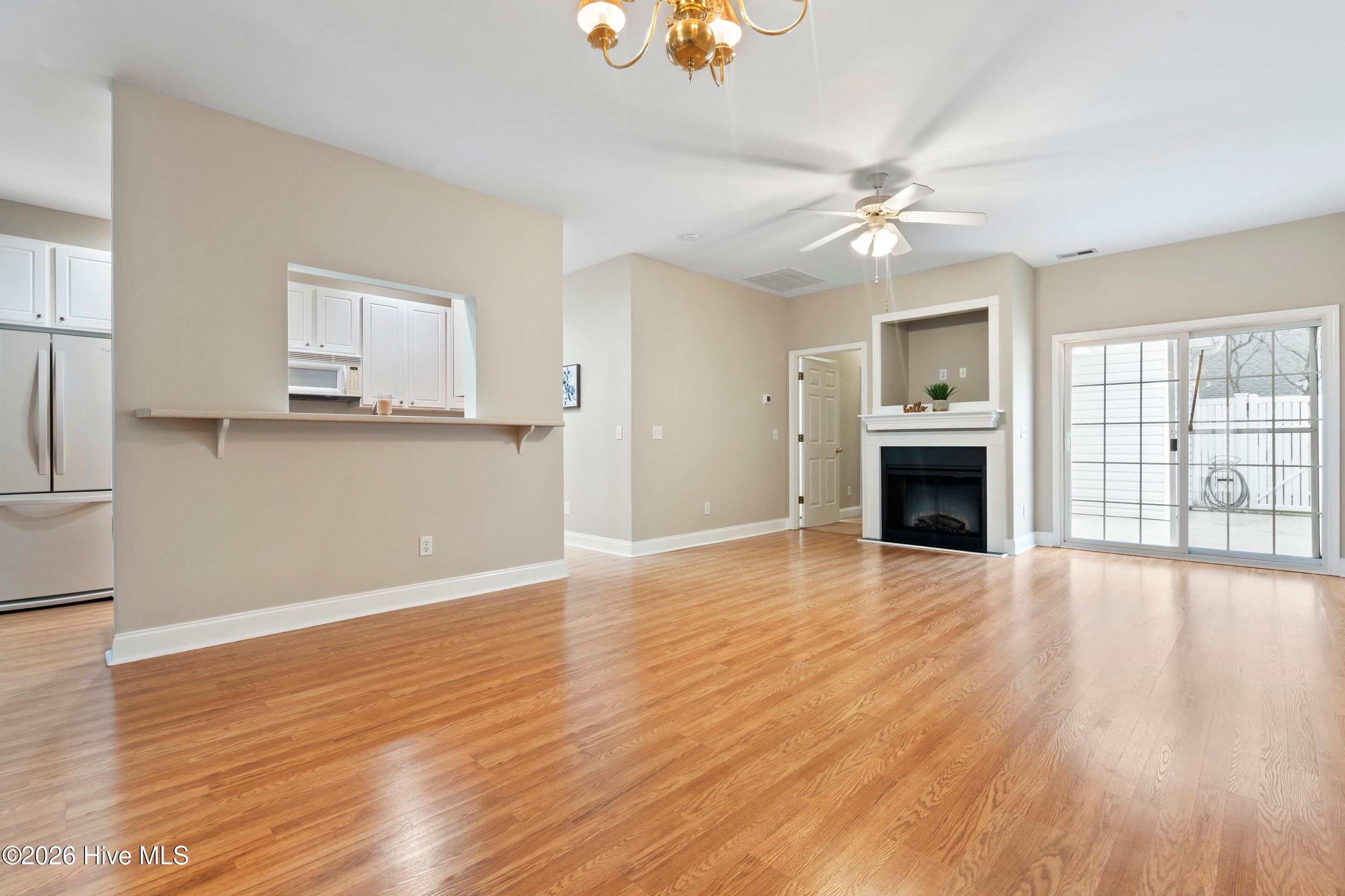 100549608 | Photo 26