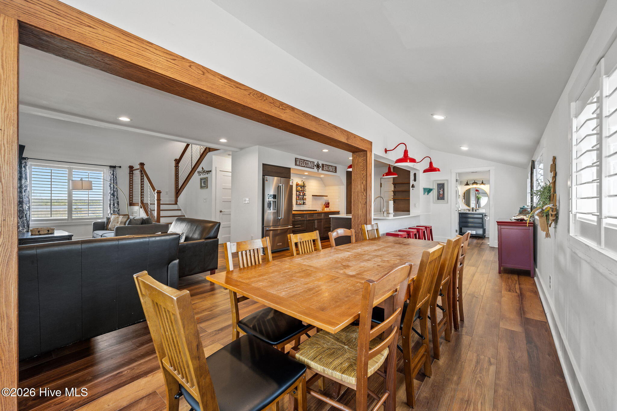 100569137 | Photo 30