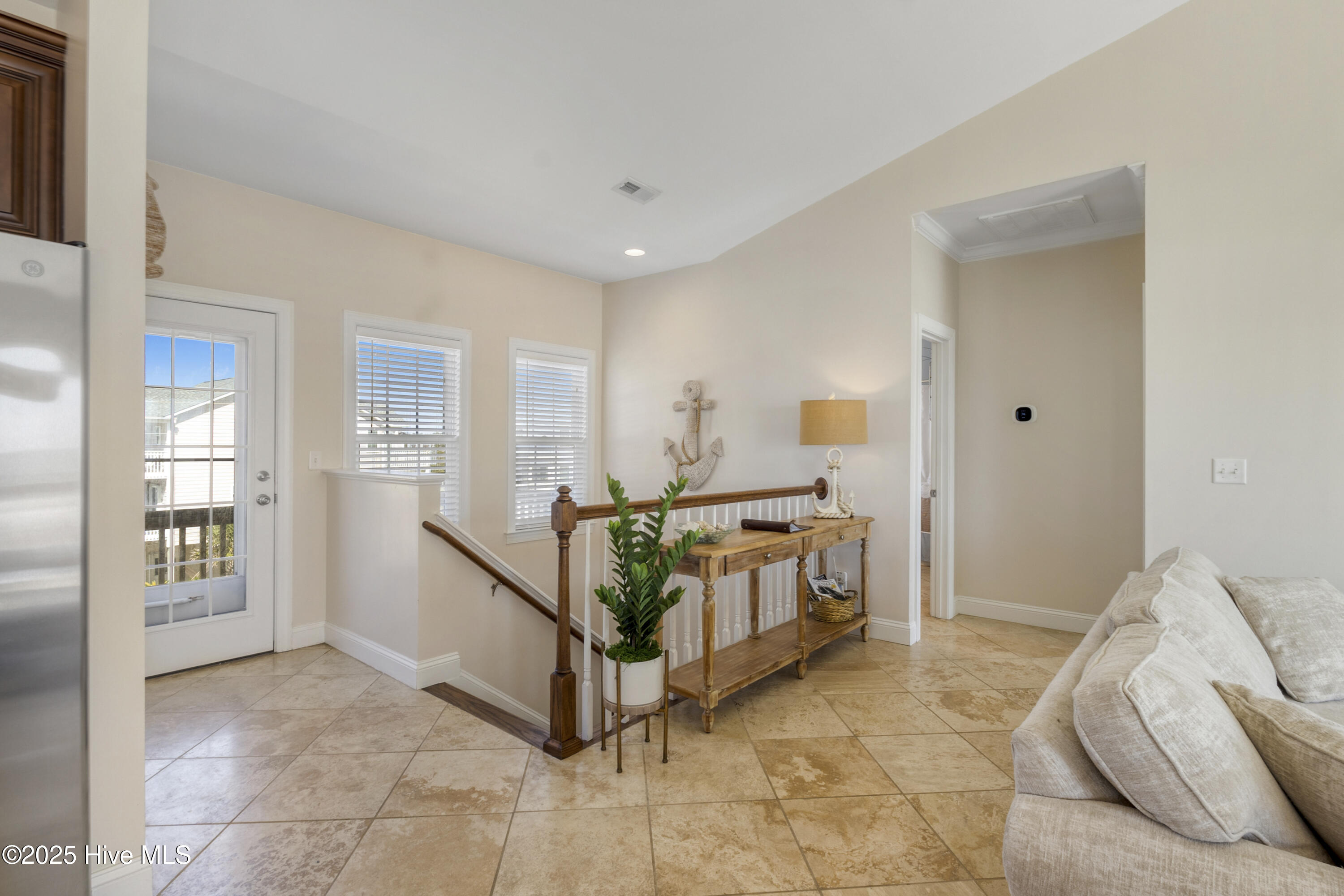 100557333 | Photo 23