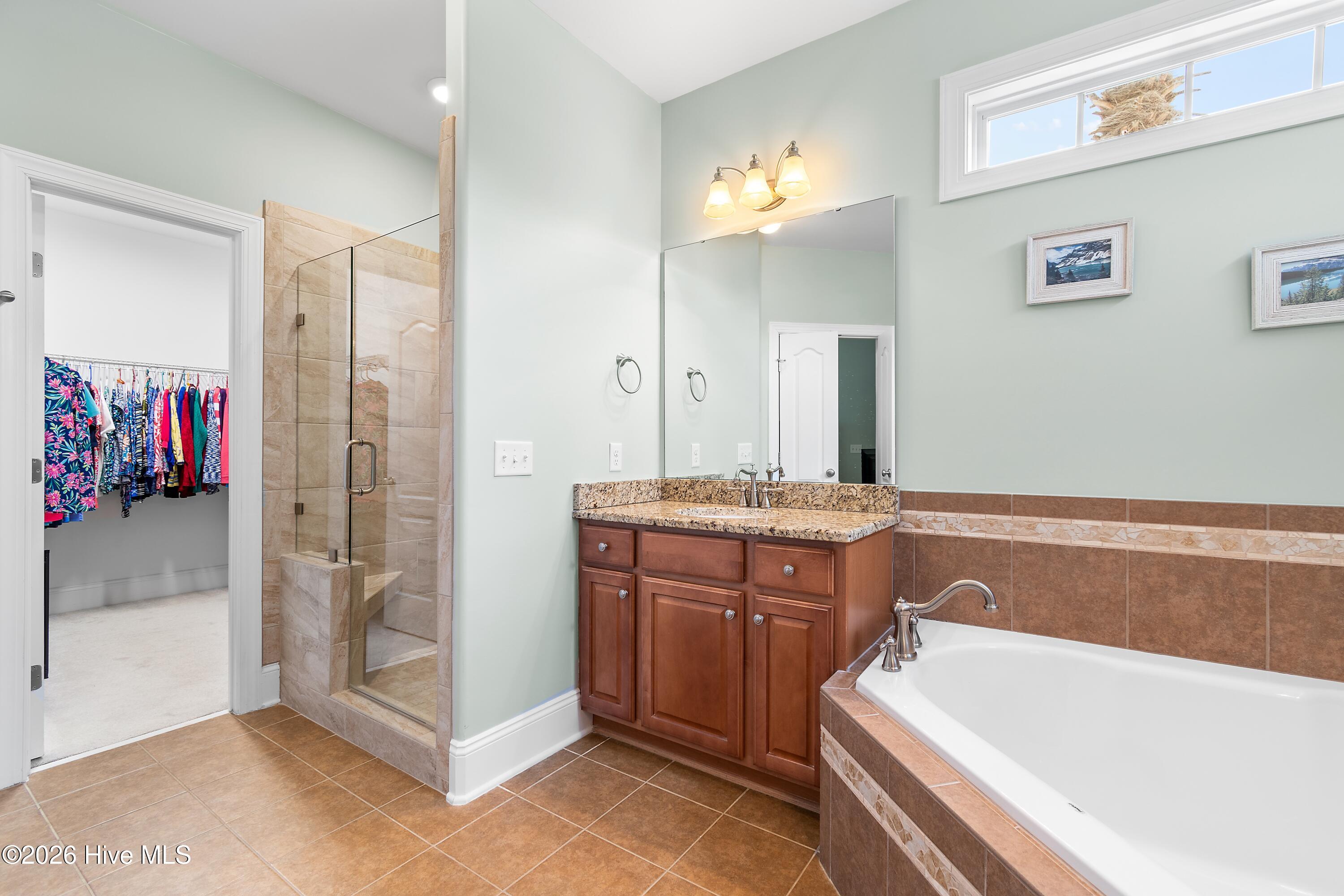 100554083 | Photo 25