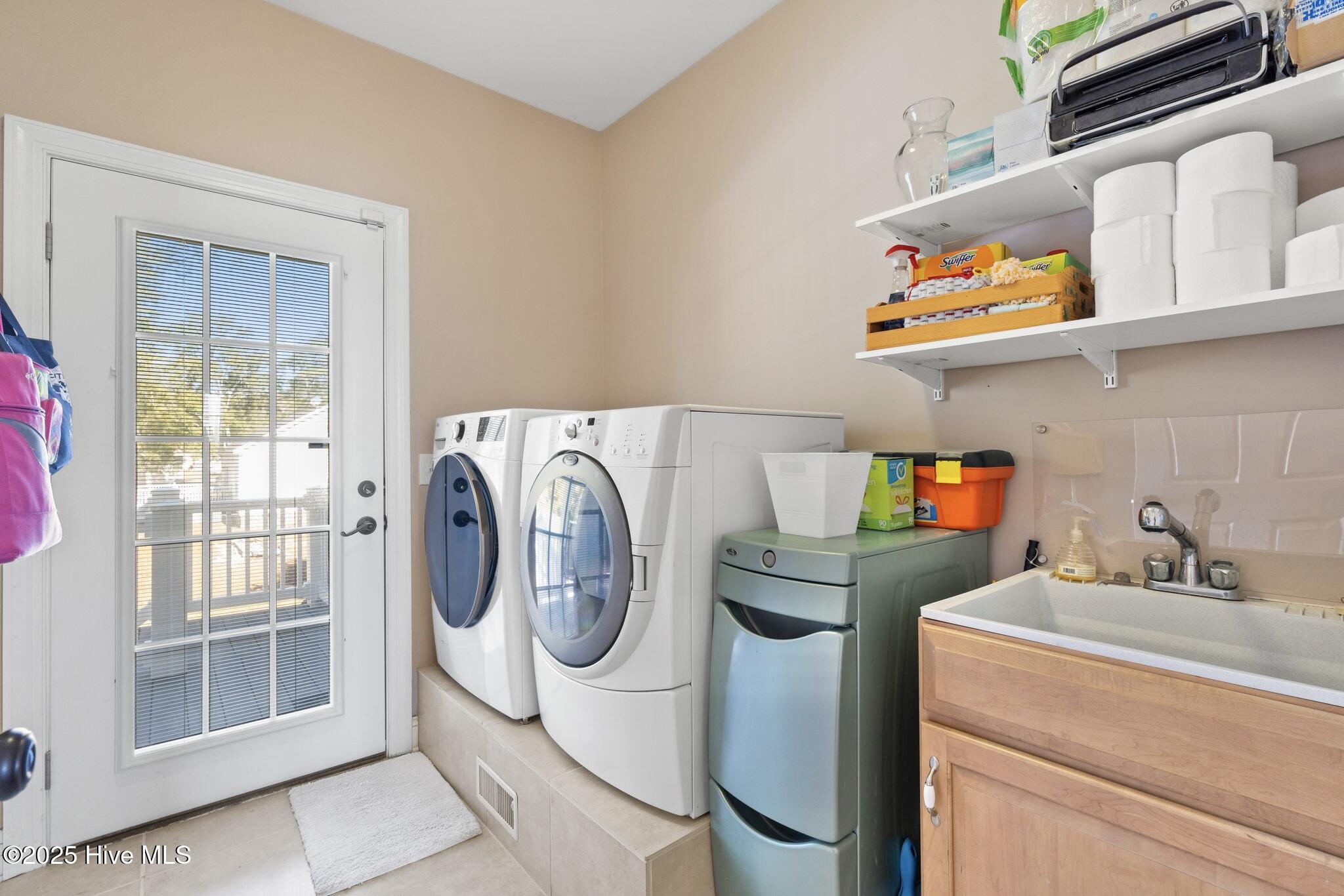 100543841 | Photo 33