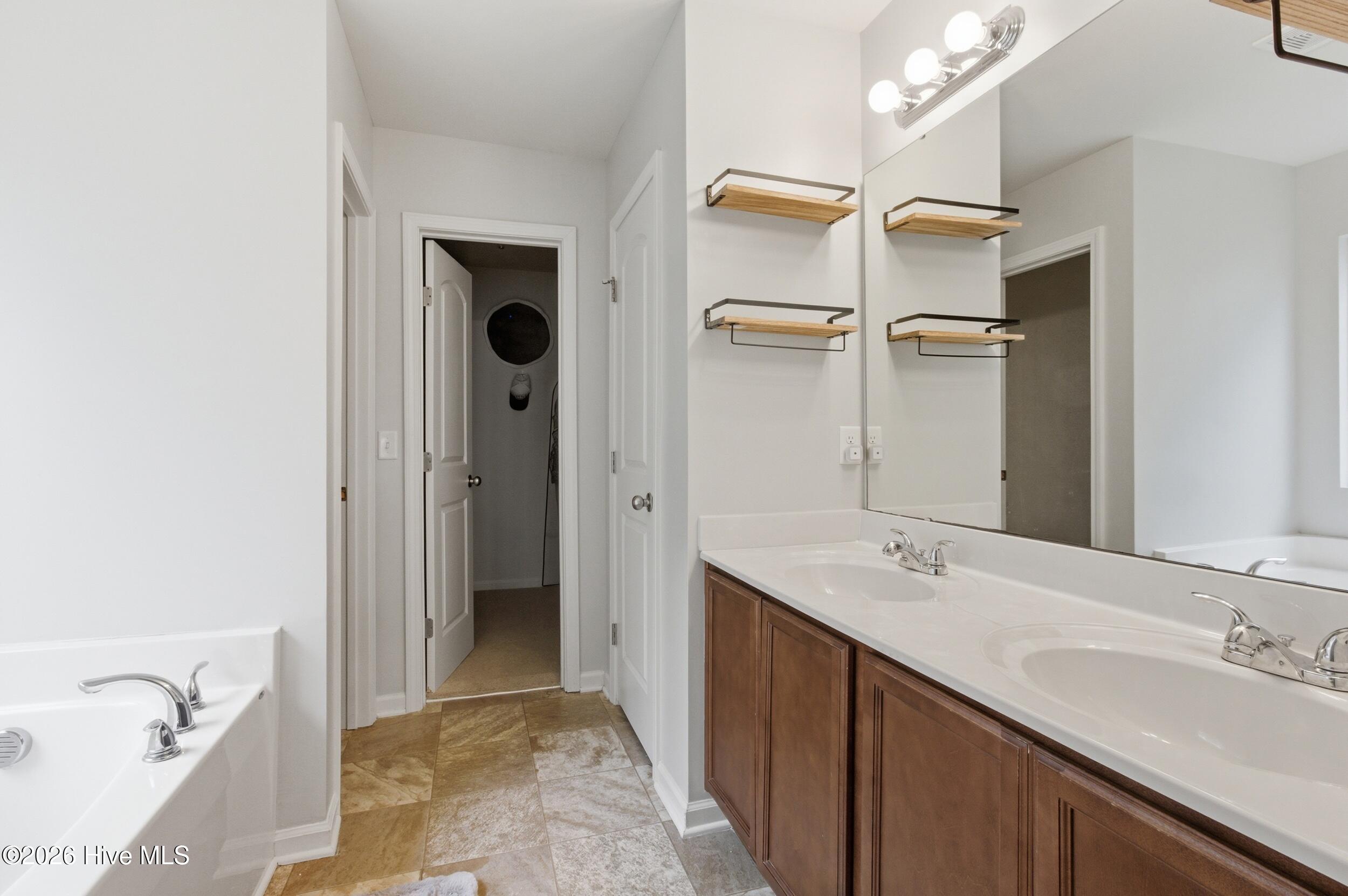 100561296 | Photo 21