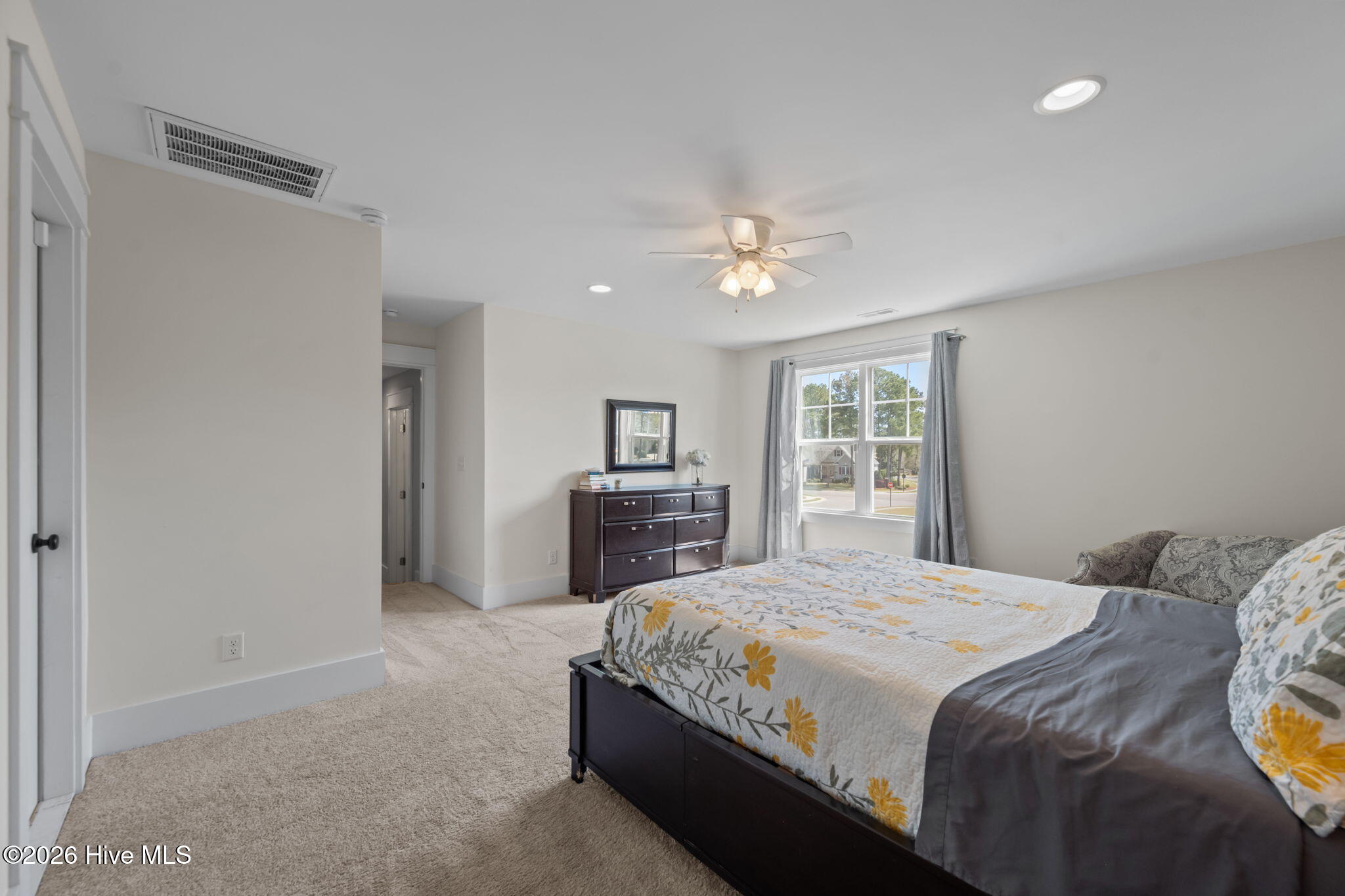 100562487 | Photo 39