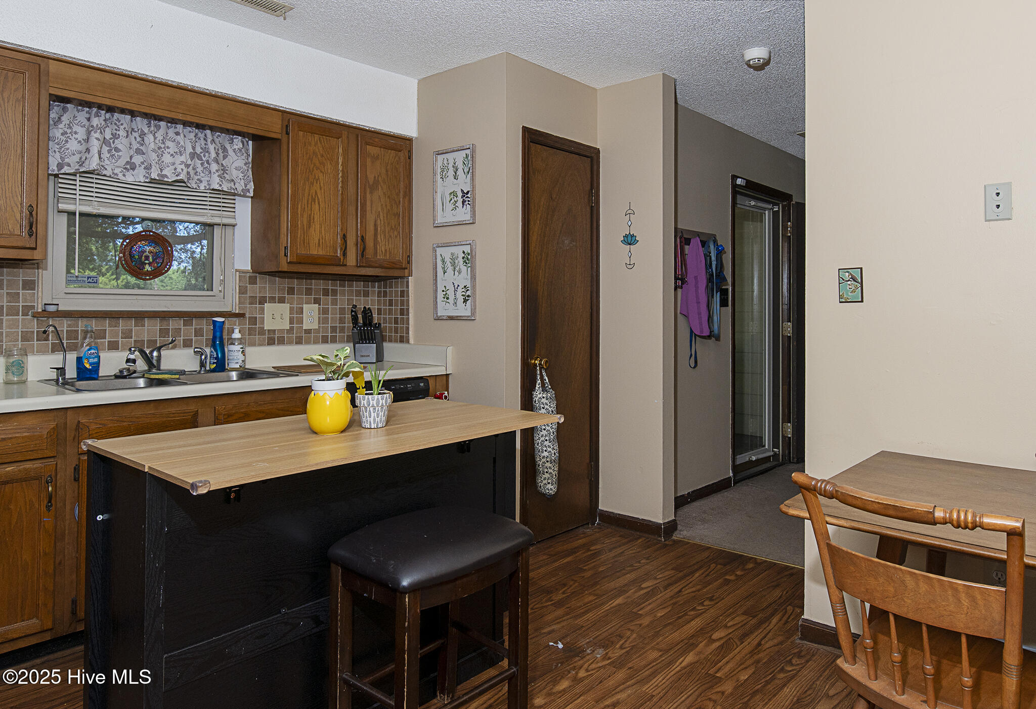 1342 Old Maplehurst Rd Road, Jacksonville, NC 28540 – photo 7: kitchen