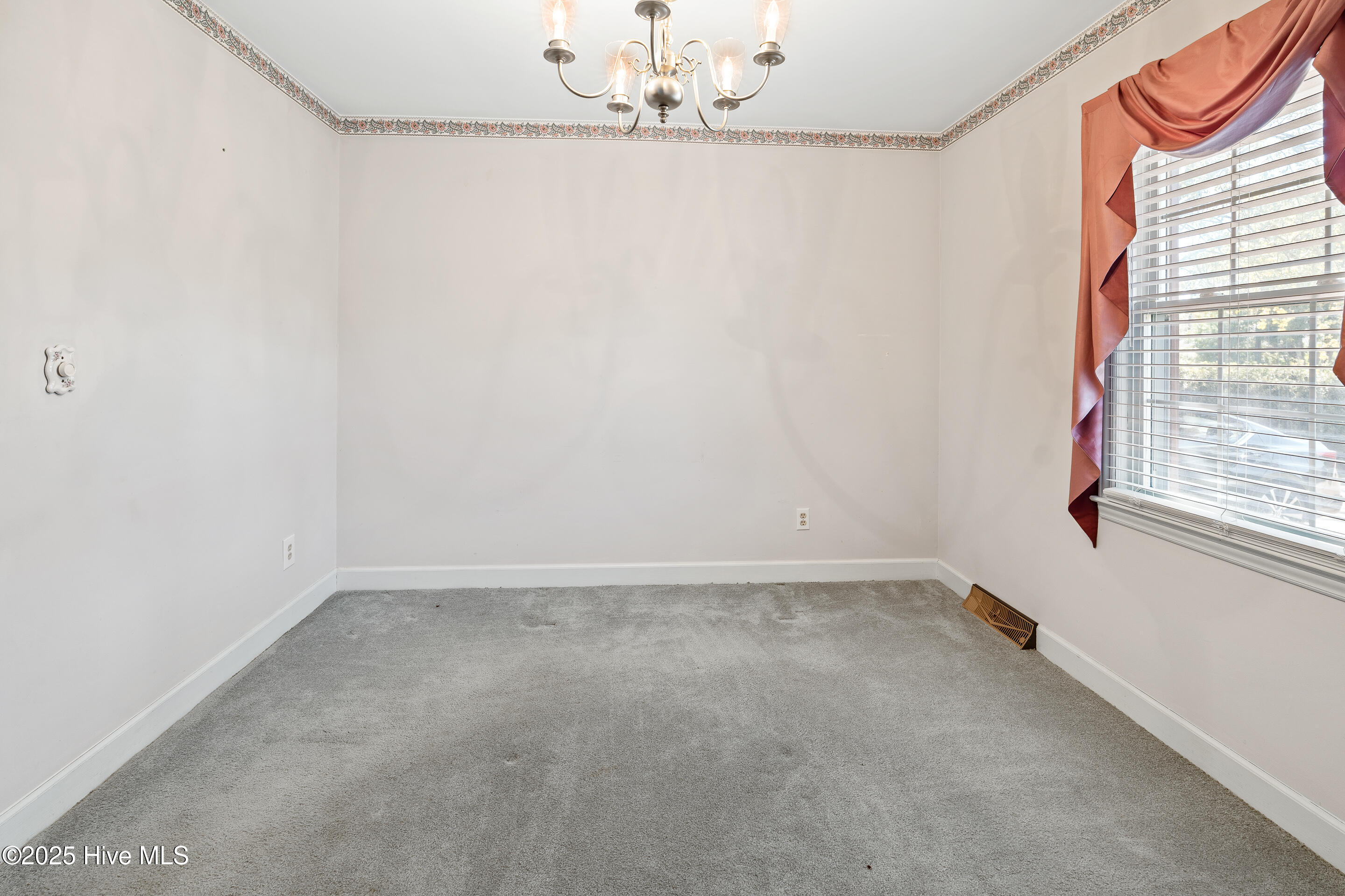 100536869 | Photo 14