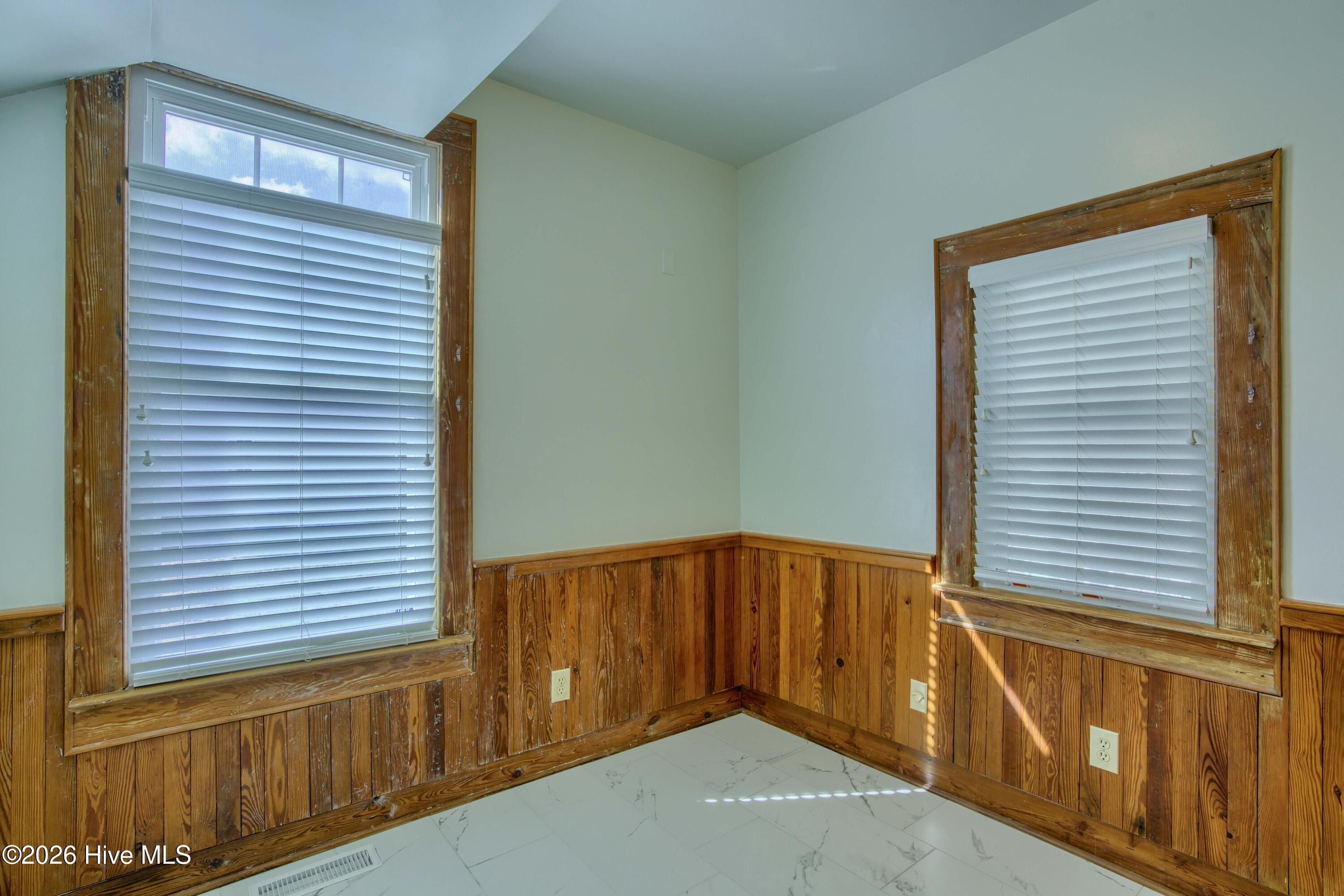 100549462 | Photo 15