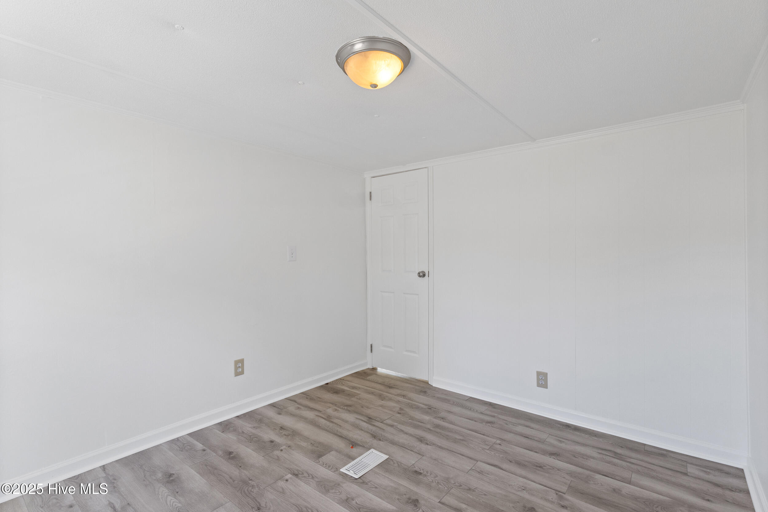 100545397 | Photo 18