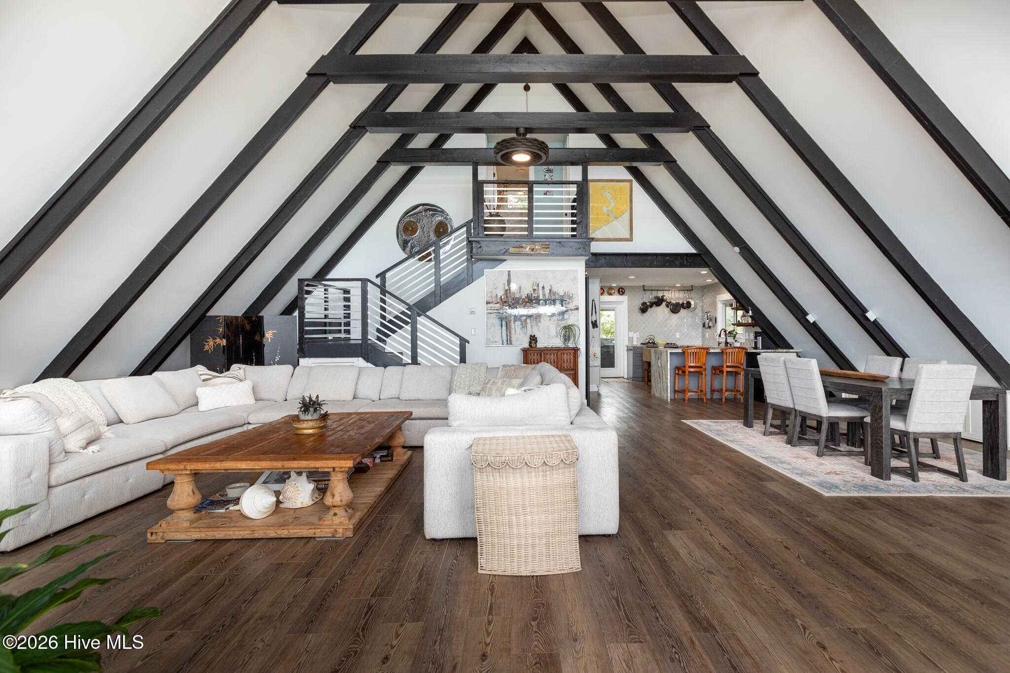 100565718 | Photo 16