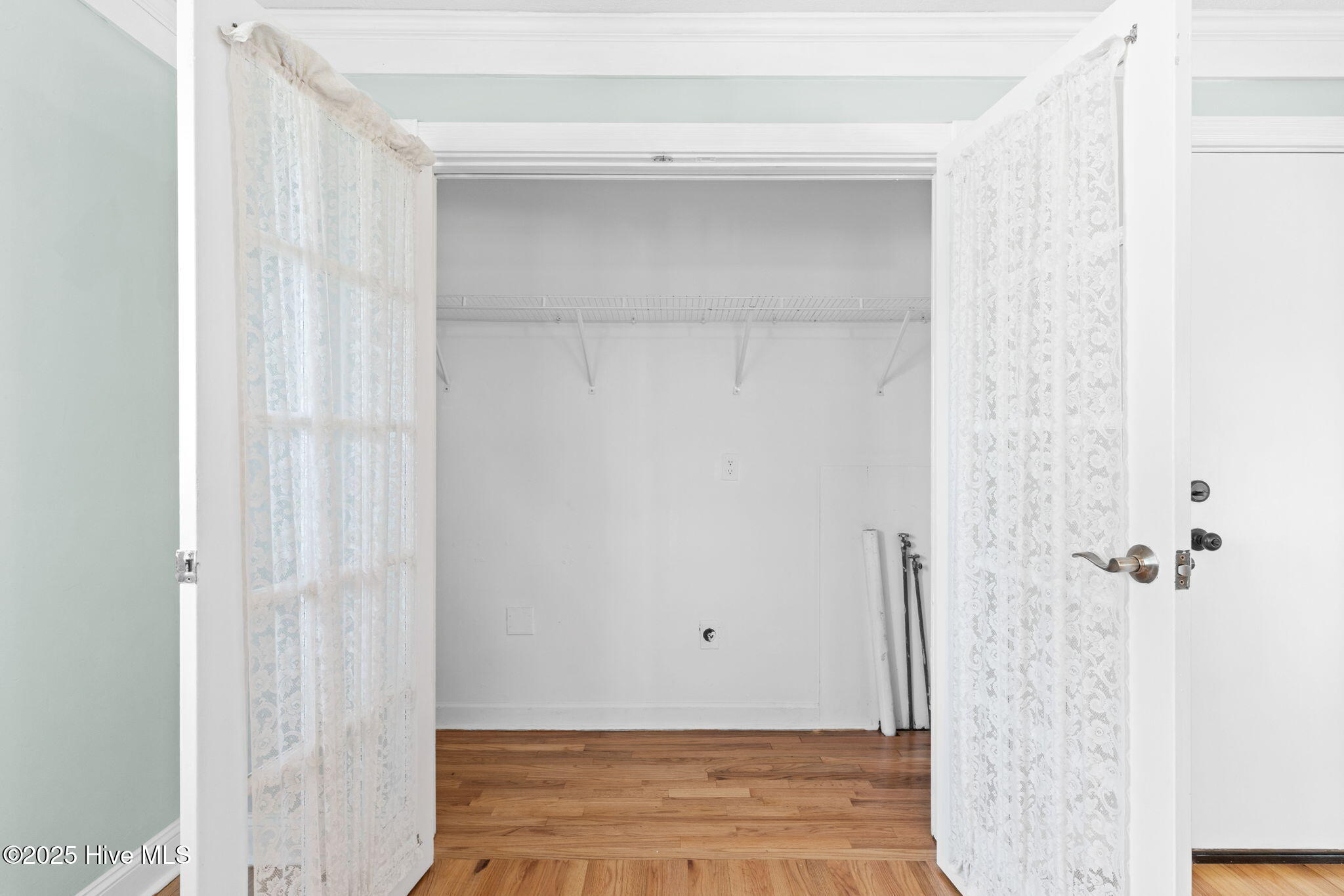 100543279 | Photo 28