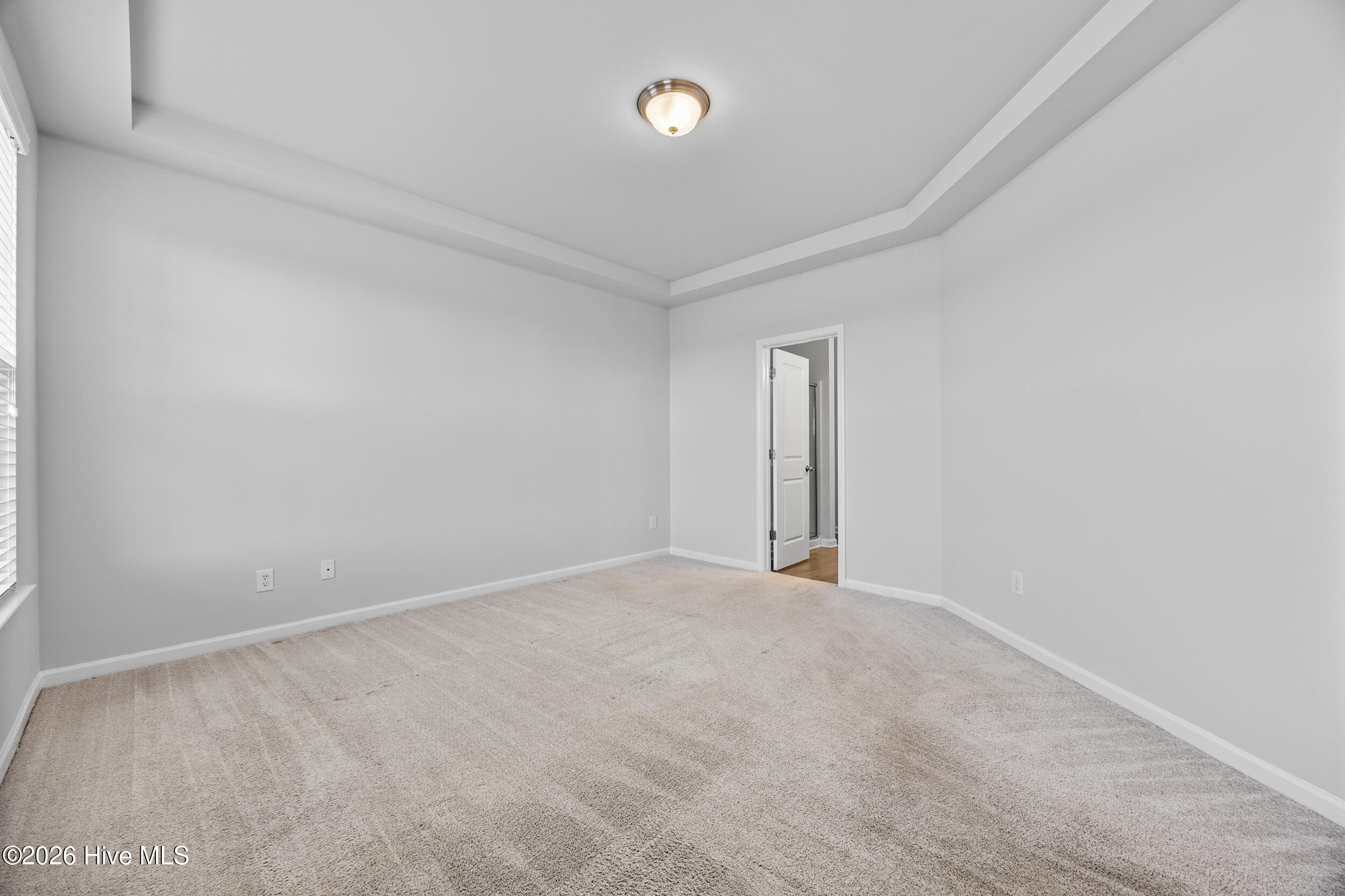 100557487 | Photo 16