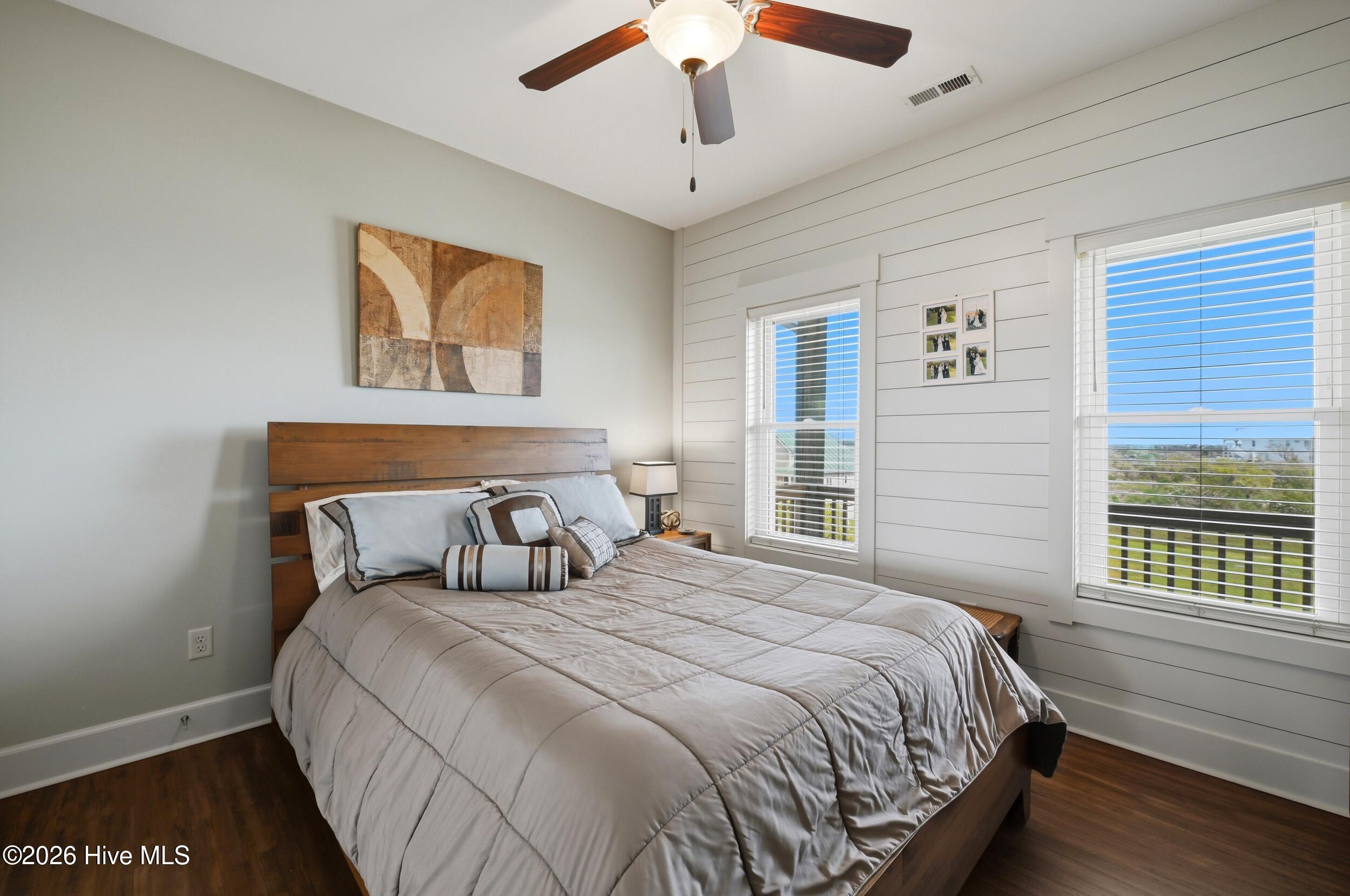 100566113 | Photo 26