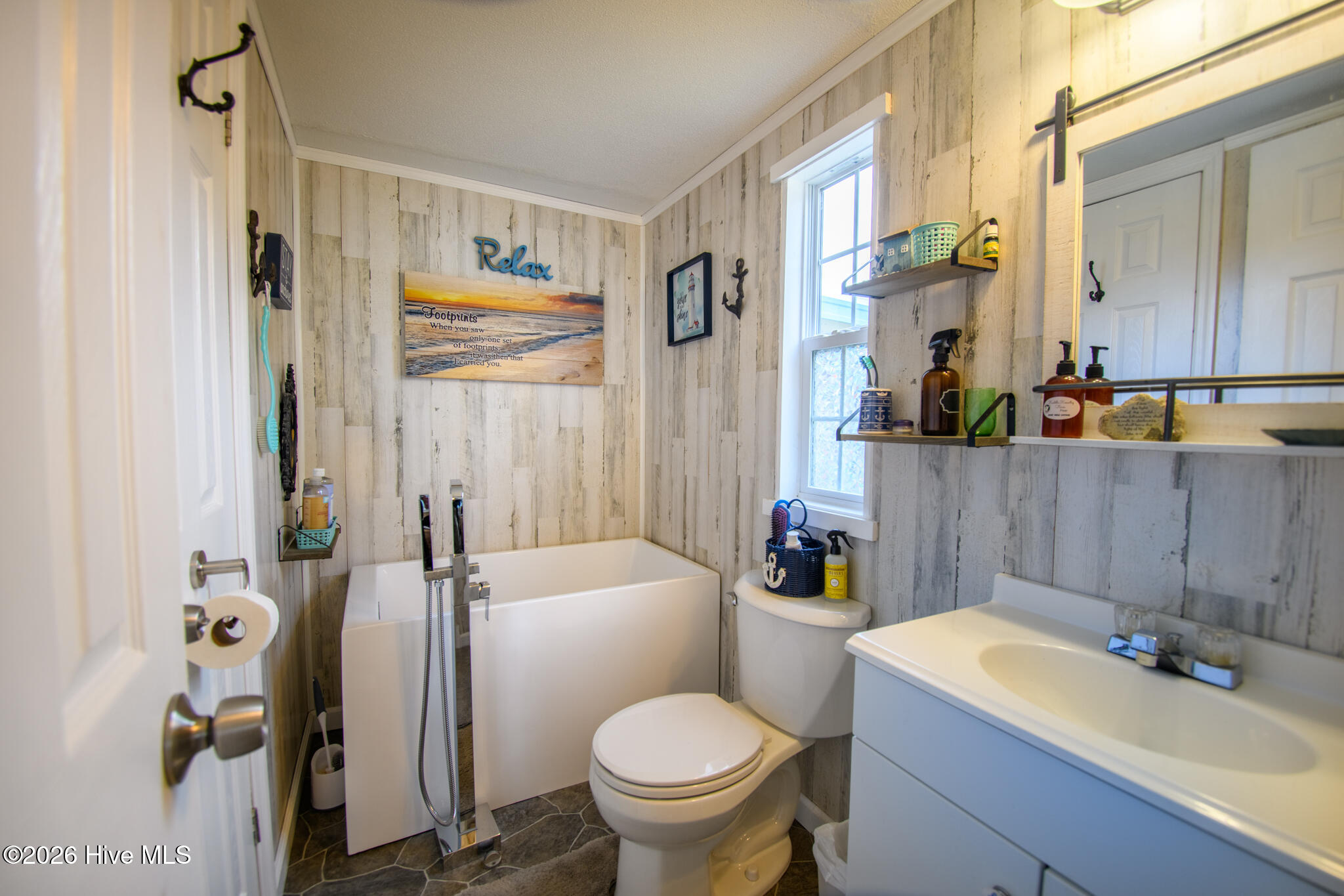 100558747 | Photo 25