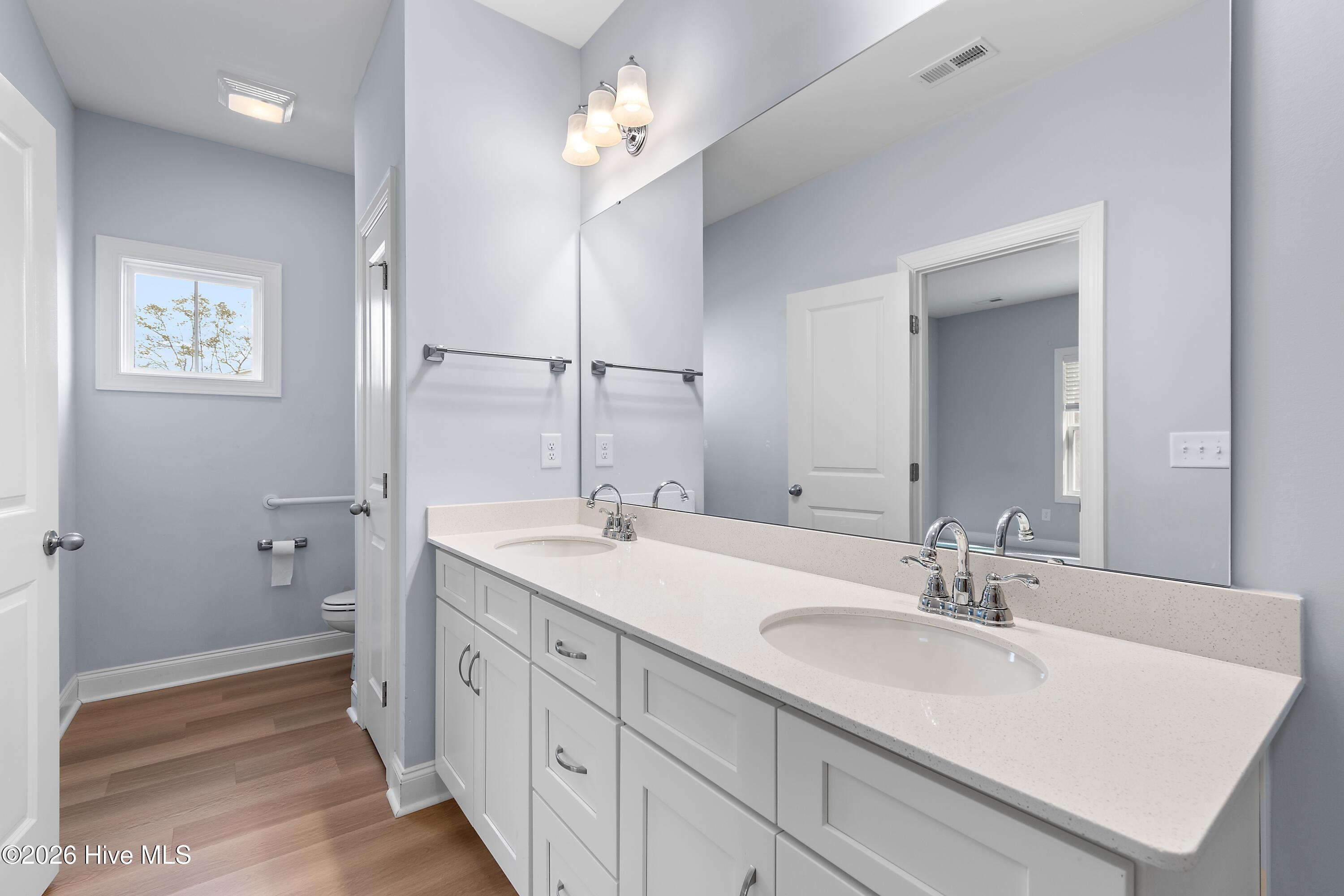 100547480 | Photo 21