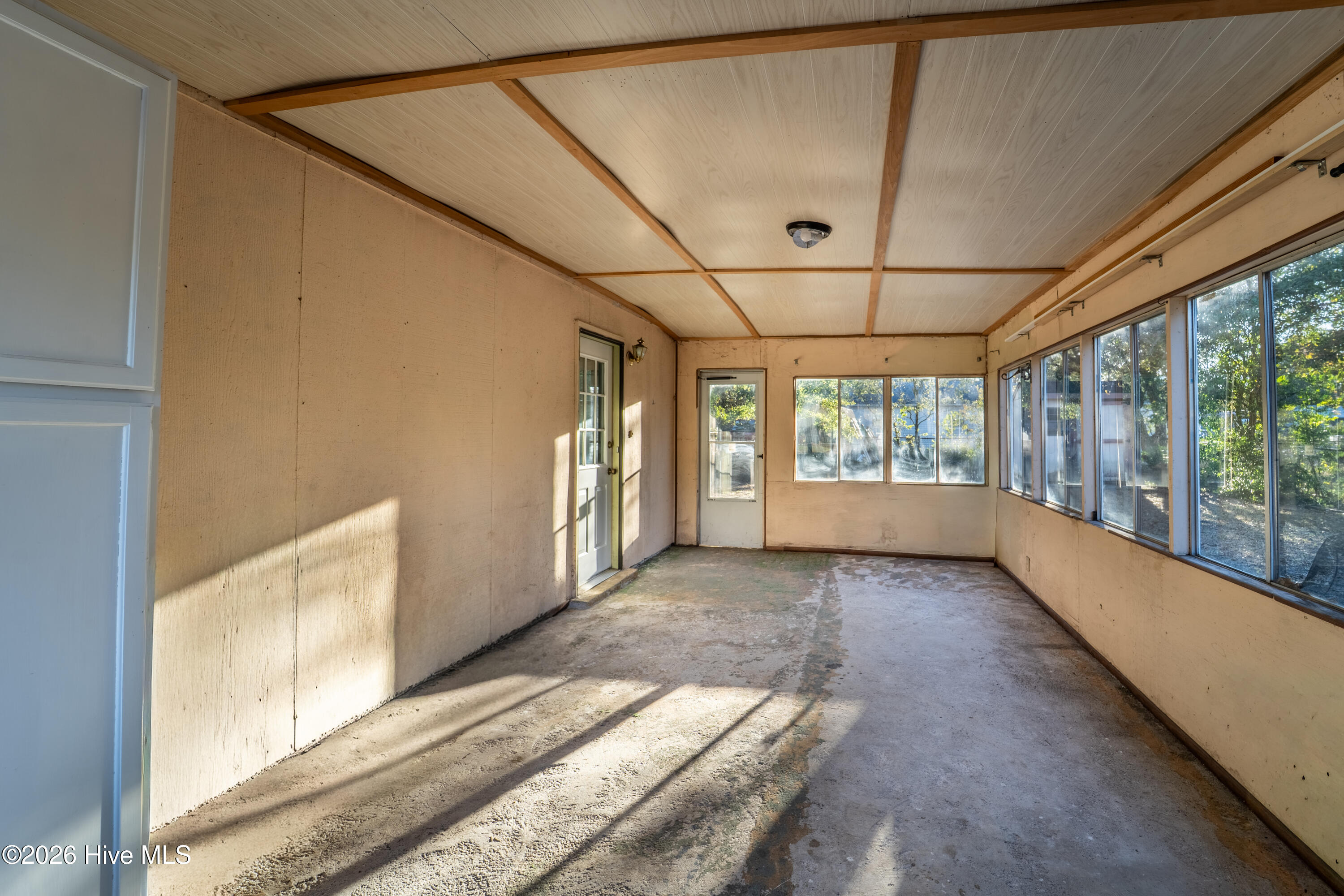 100548547 | Photo 17