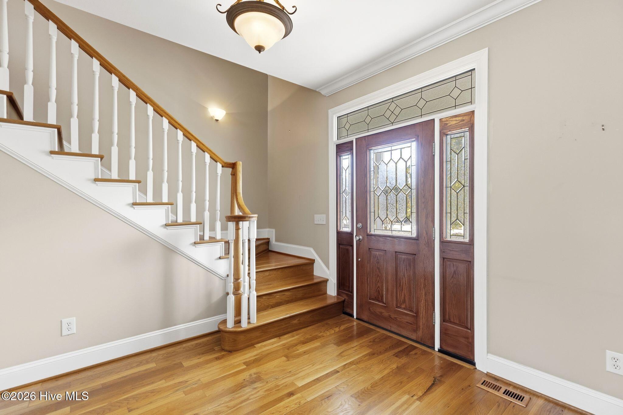 100561180 | Photo 16