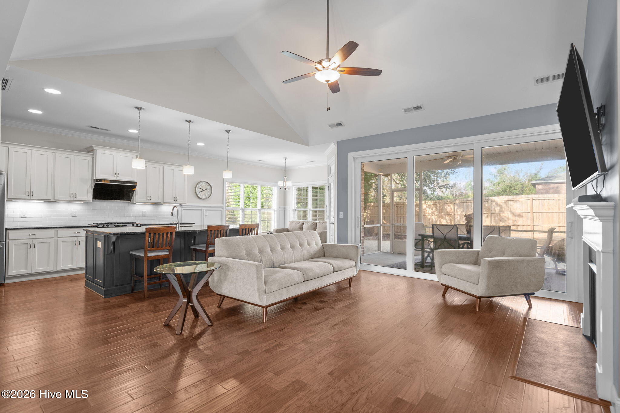 100548137 | Photo 14