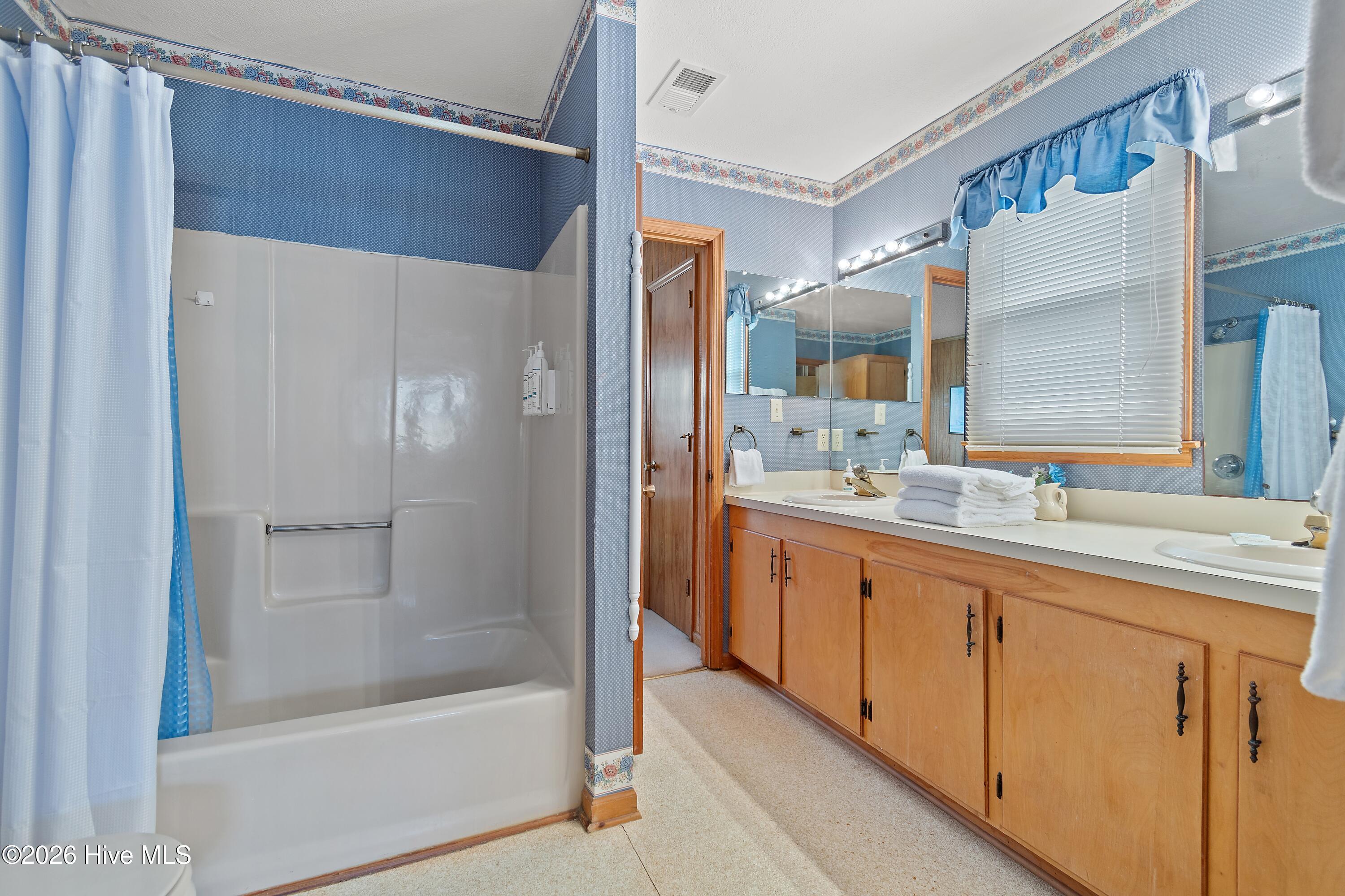 1099 Ocean Boulevard W, Holden Beach, NC, 28462