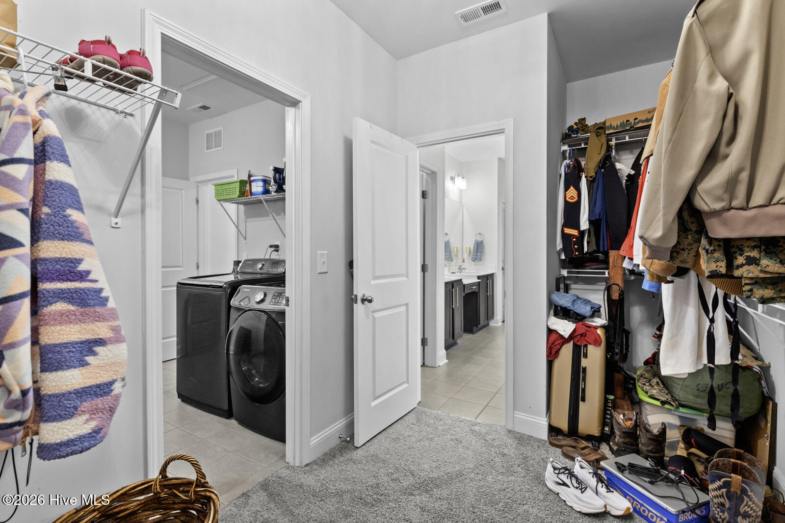 100565917 | Photo 28