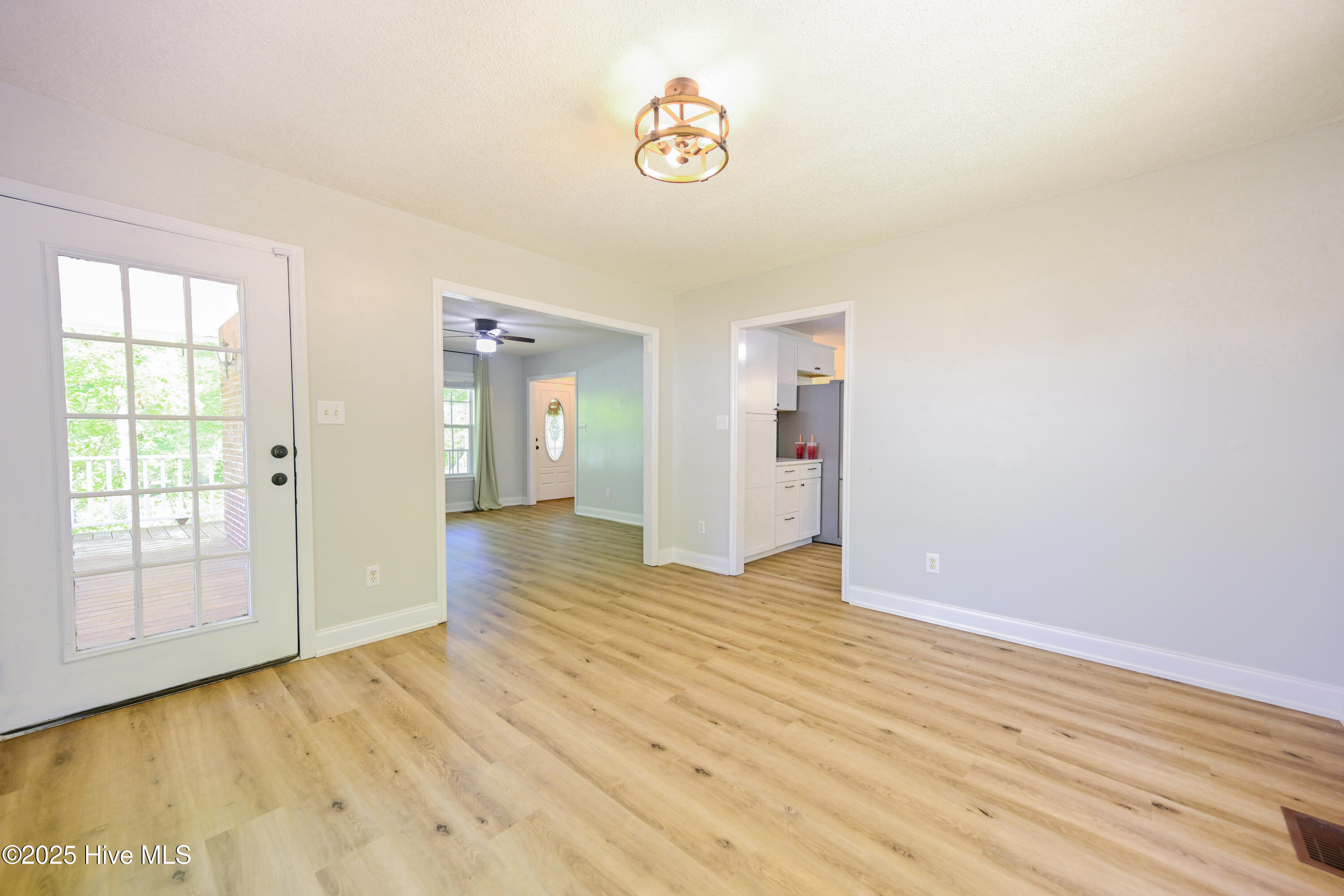 100523748 | Photo 21