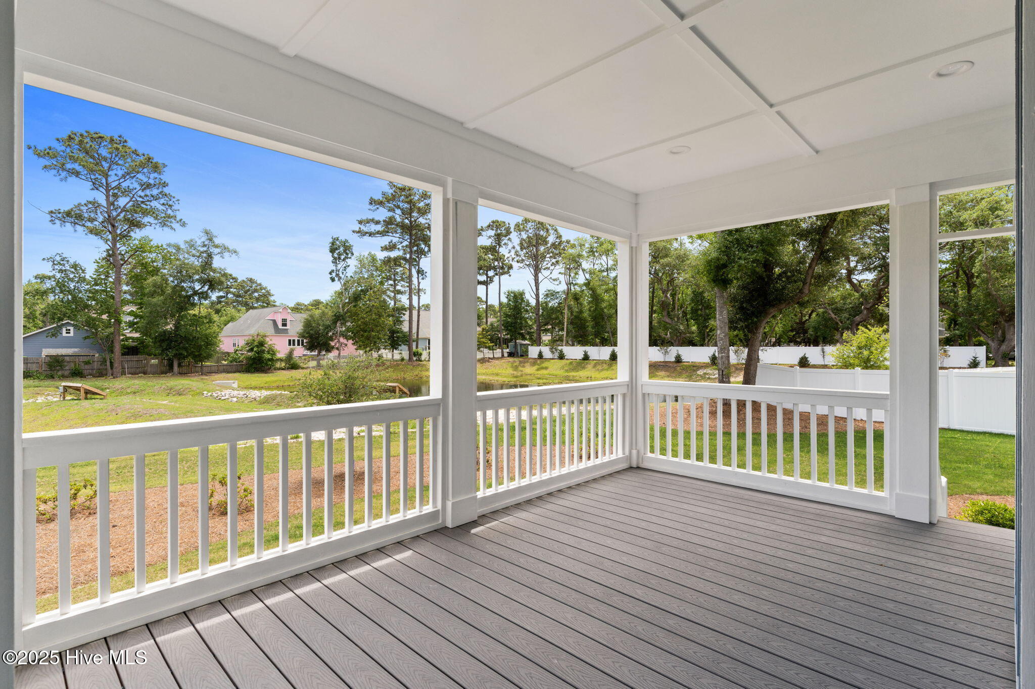 100479579 | Photo 59