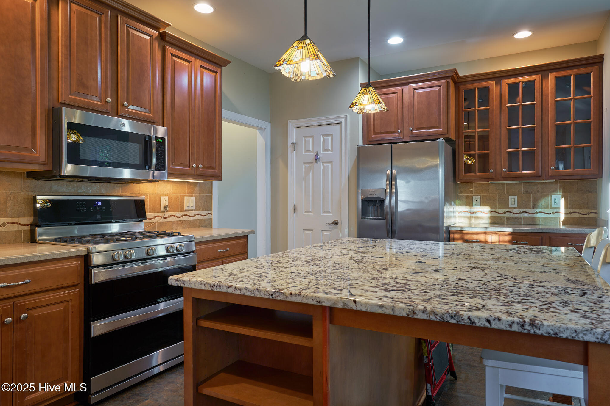 100542410 | Photo 13