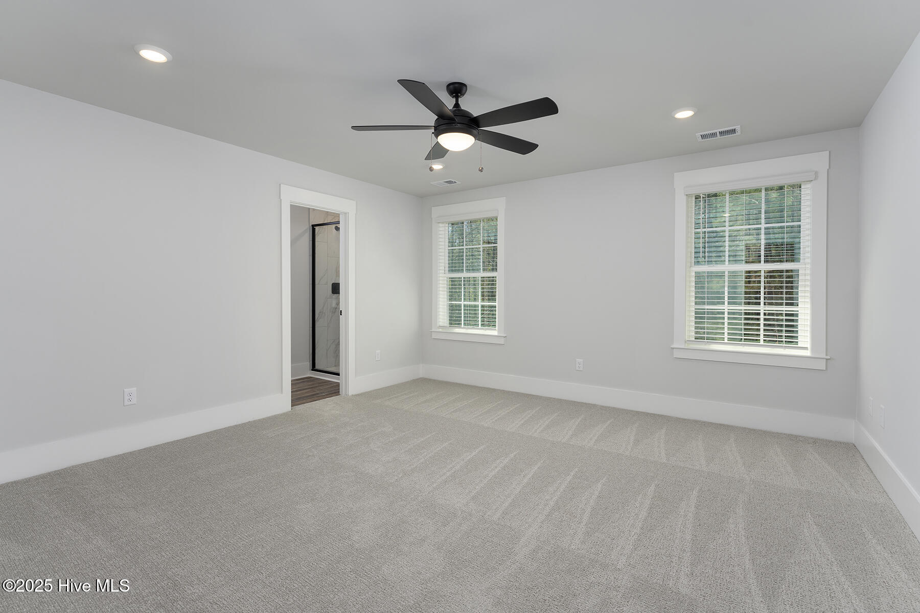 100506460 | Photo 16