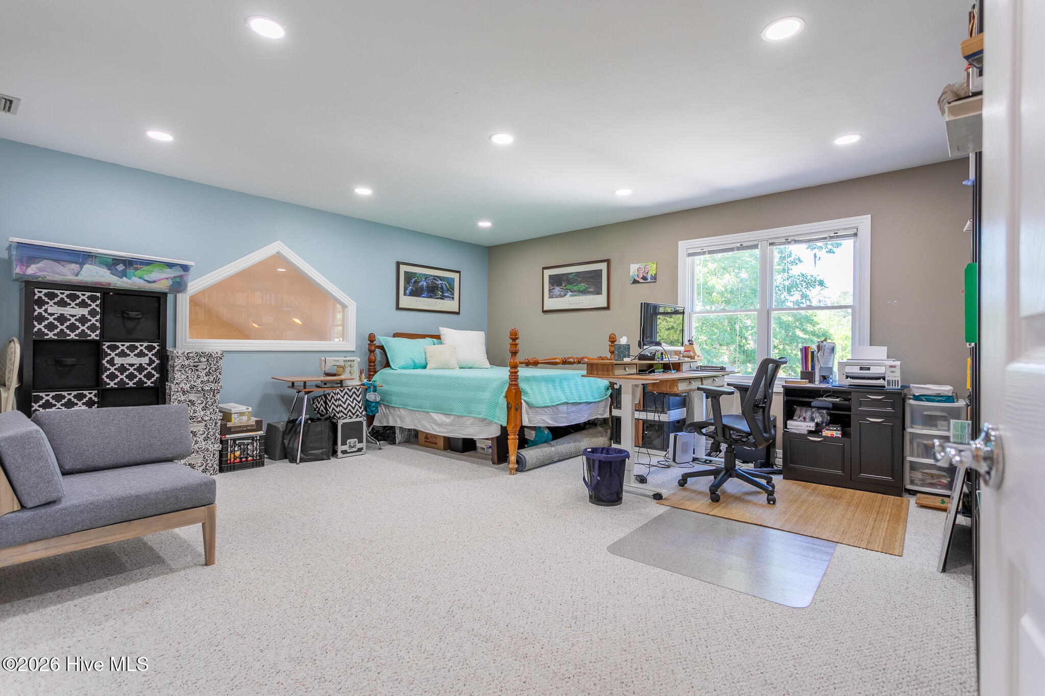 2nd bedroom