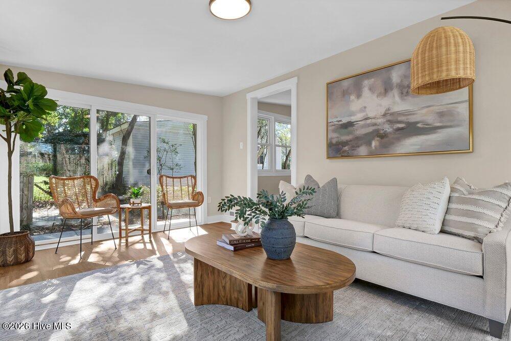 100560738 | Photo 18