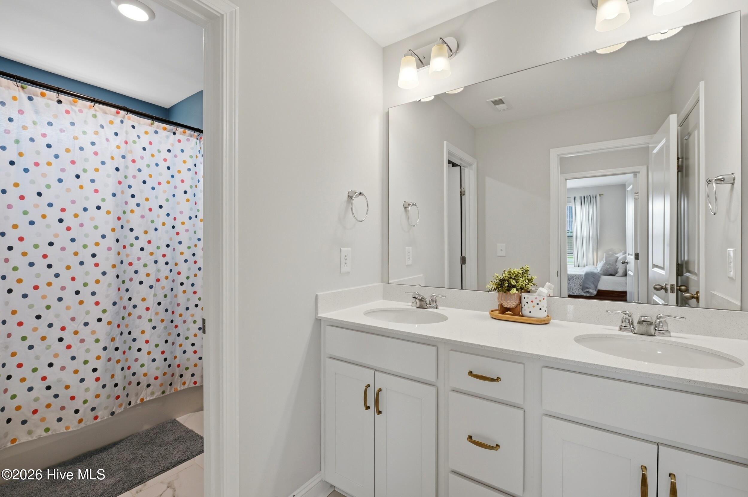 100562892 | Photo 31