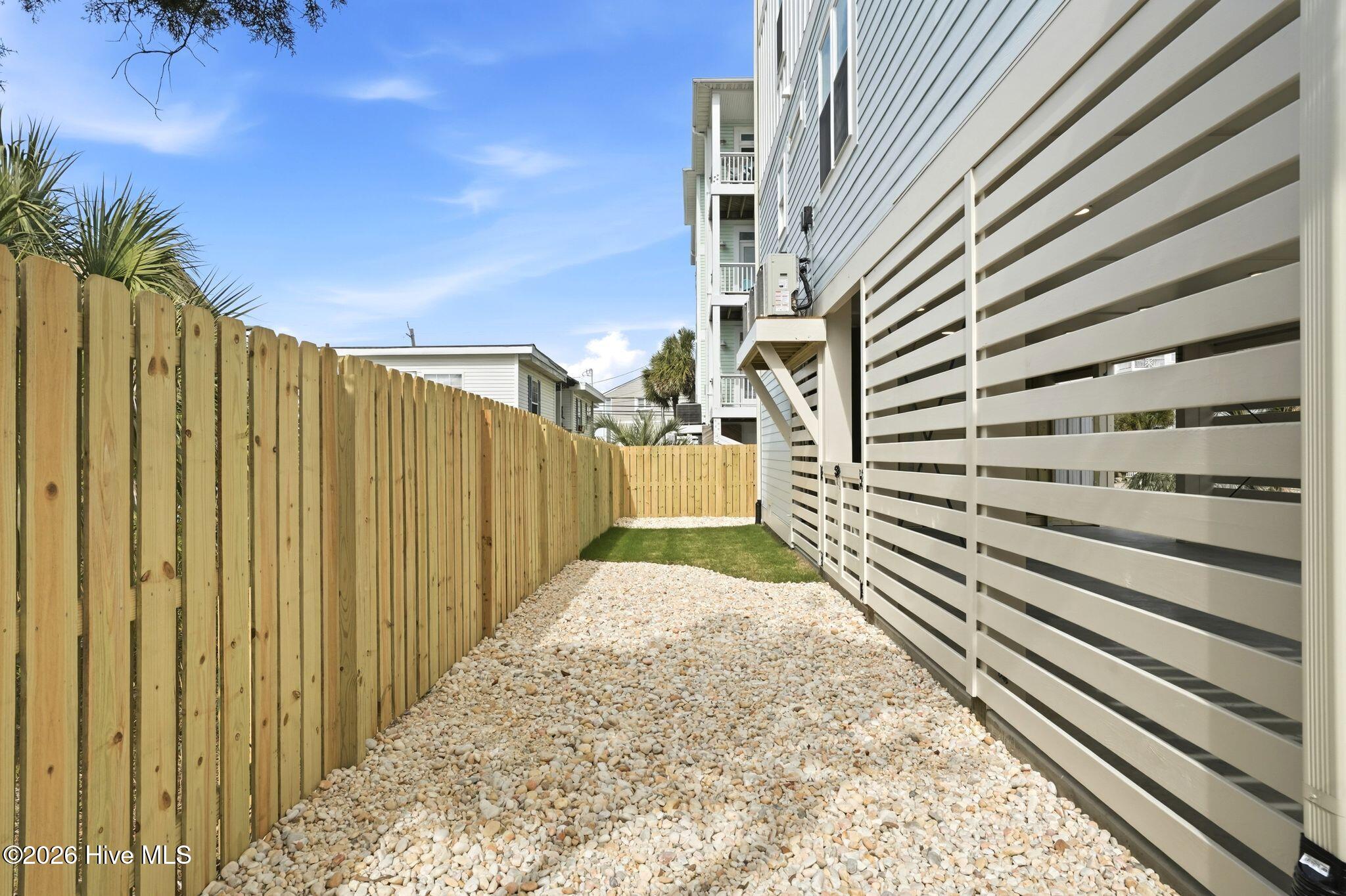 100561284 | Photo 95