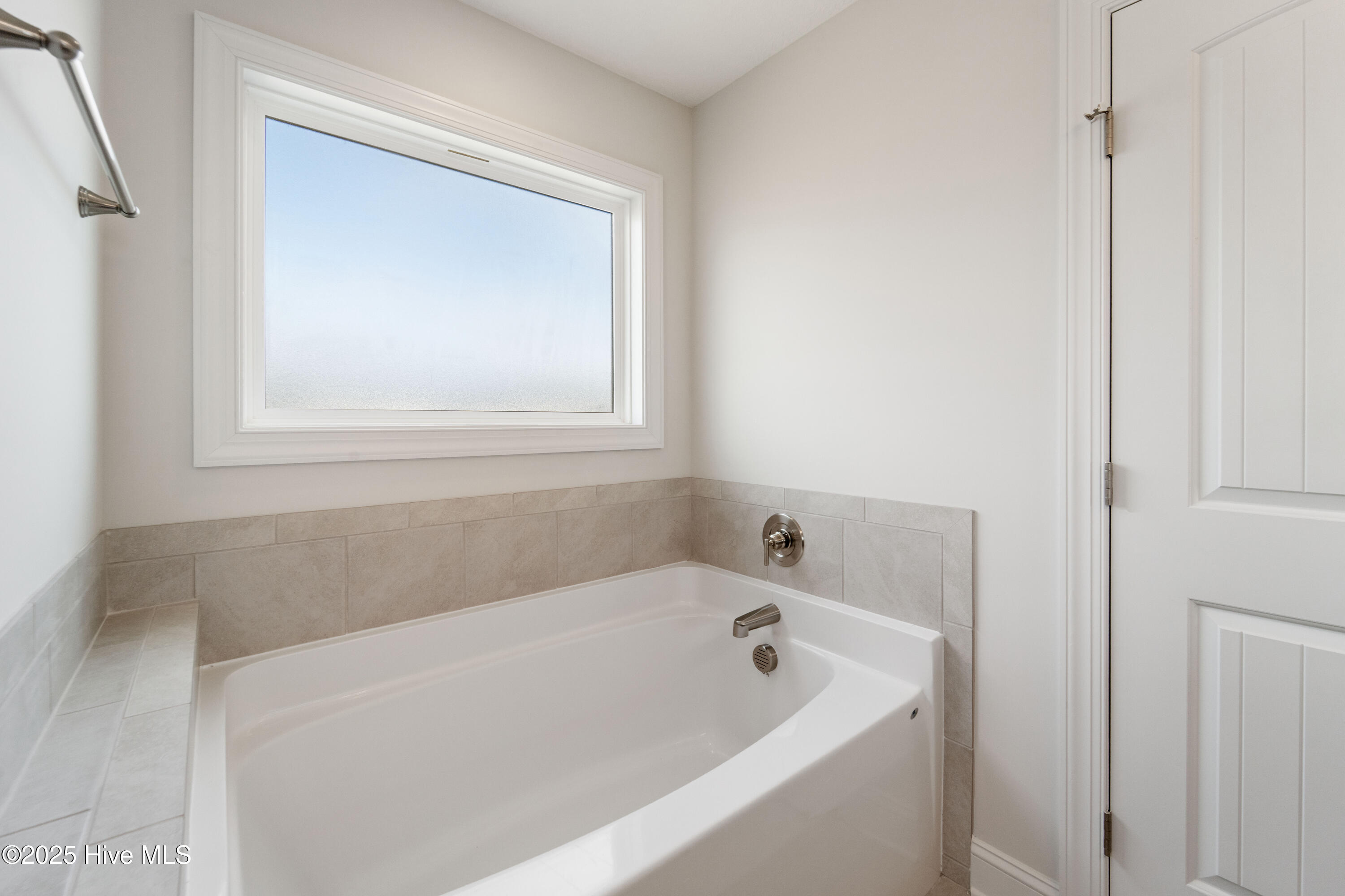 100519002 | Photo 18