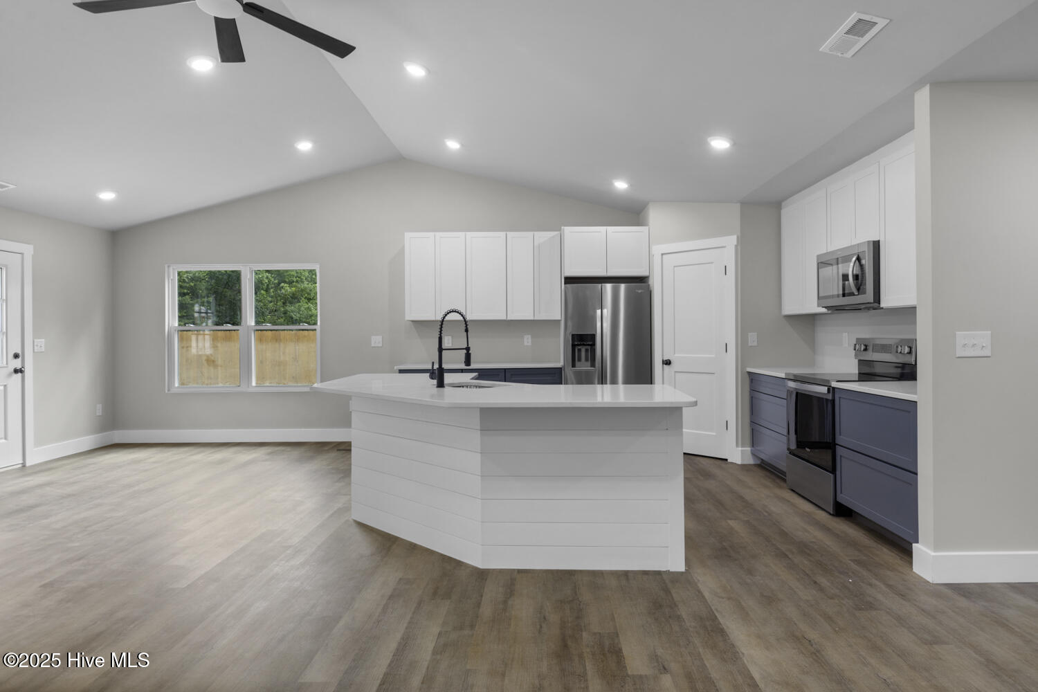 313 Pinewood Drive, Jacksonville, NC 28546 – photo 4: Kitchen