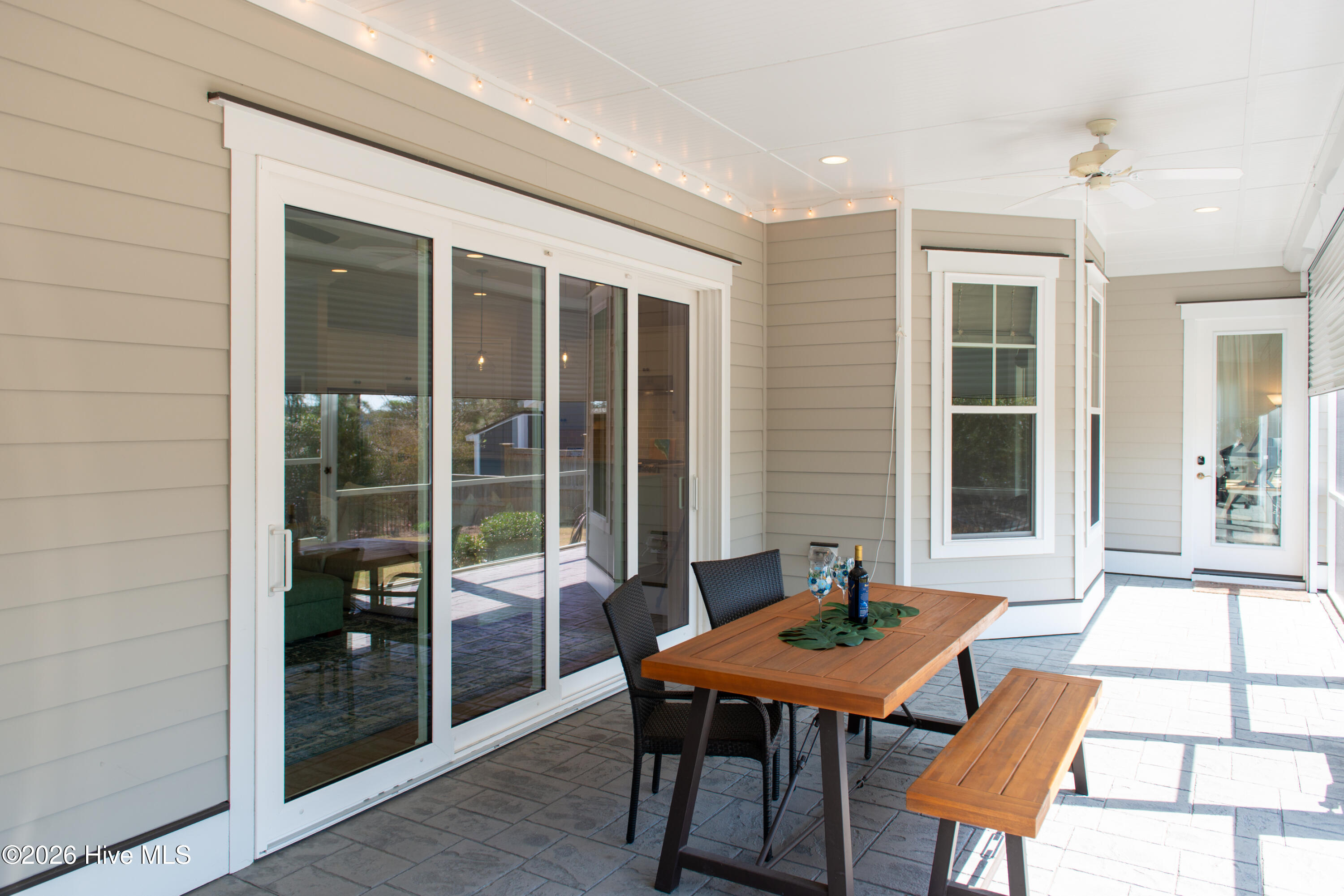 100560299 | Photo 73