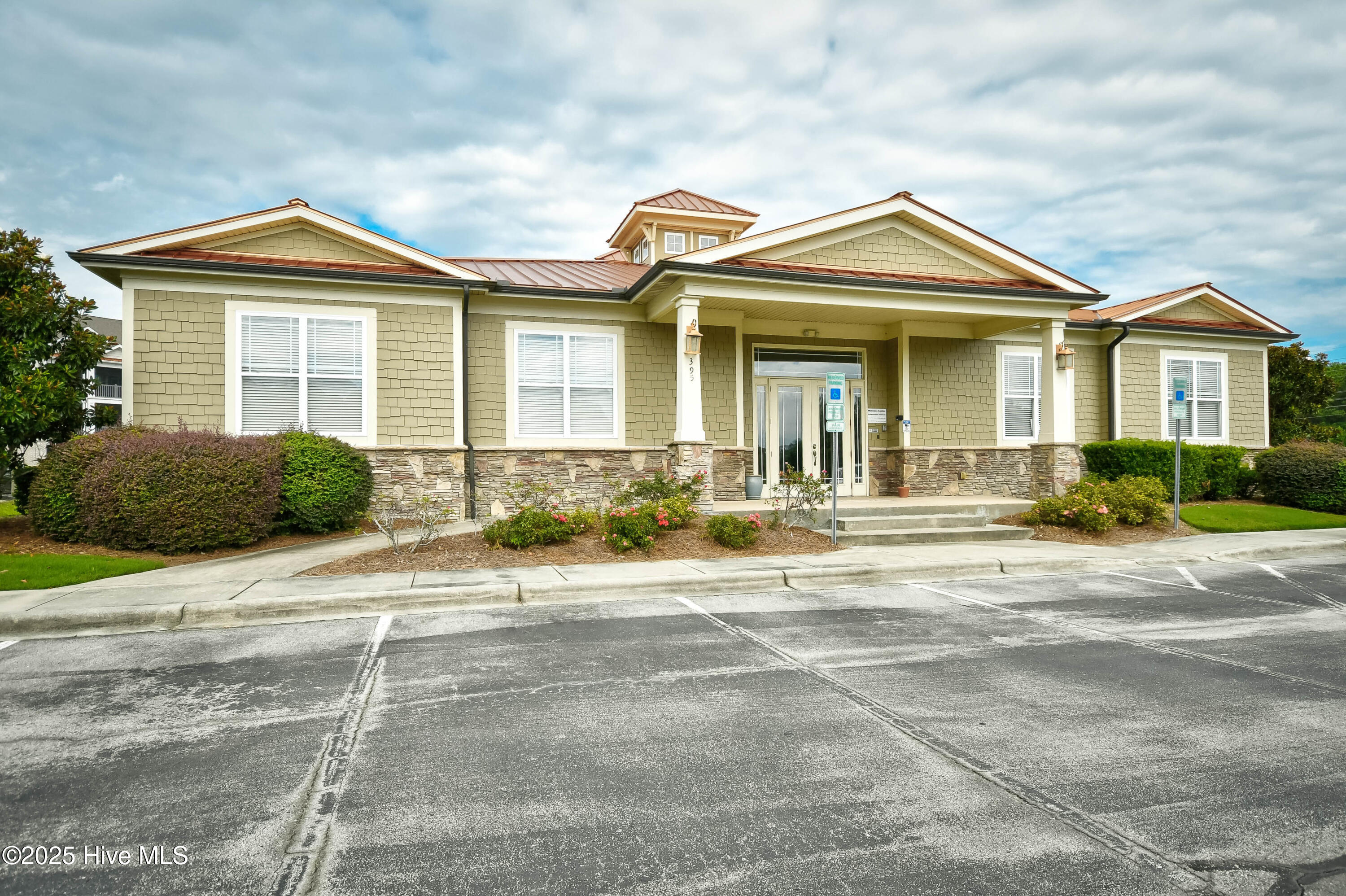 100523607 | Photo 38