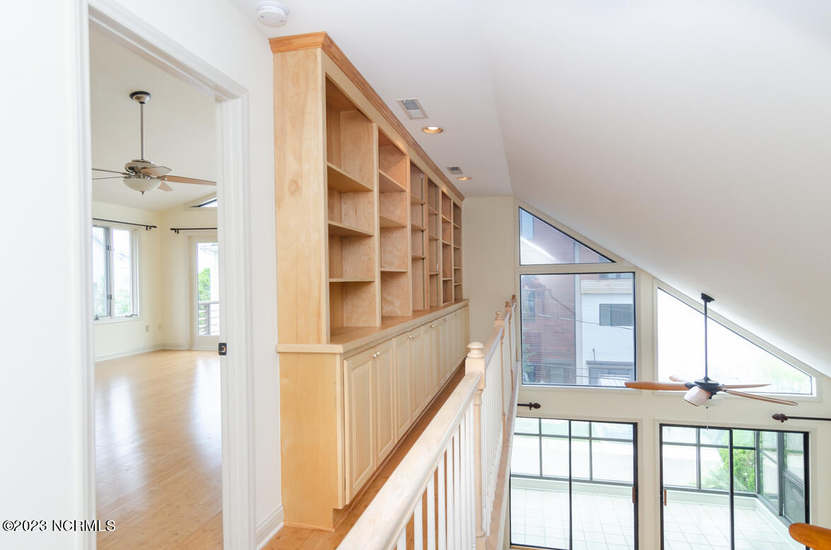 100568383 | Photo 17