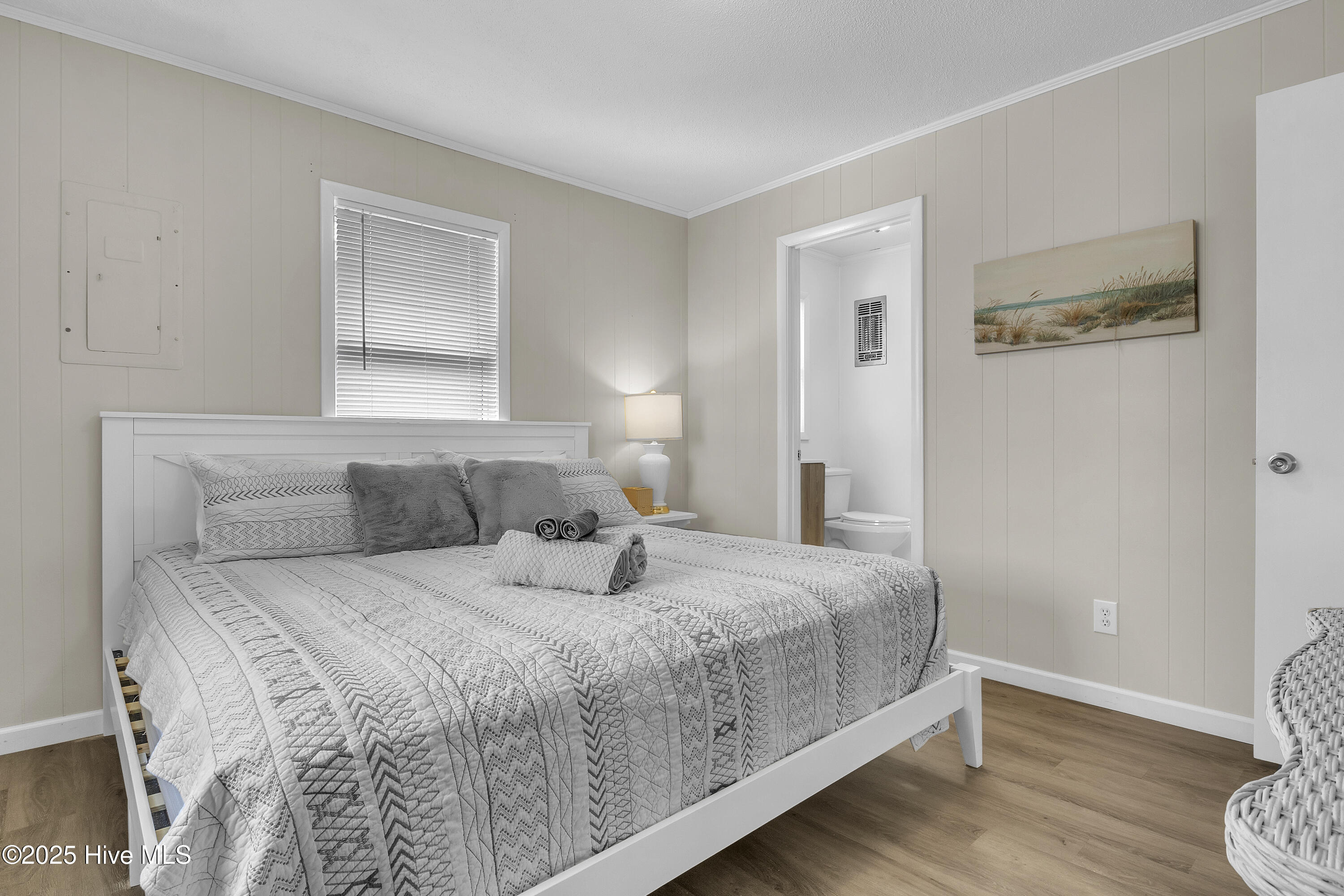 100545312 | Photo 33