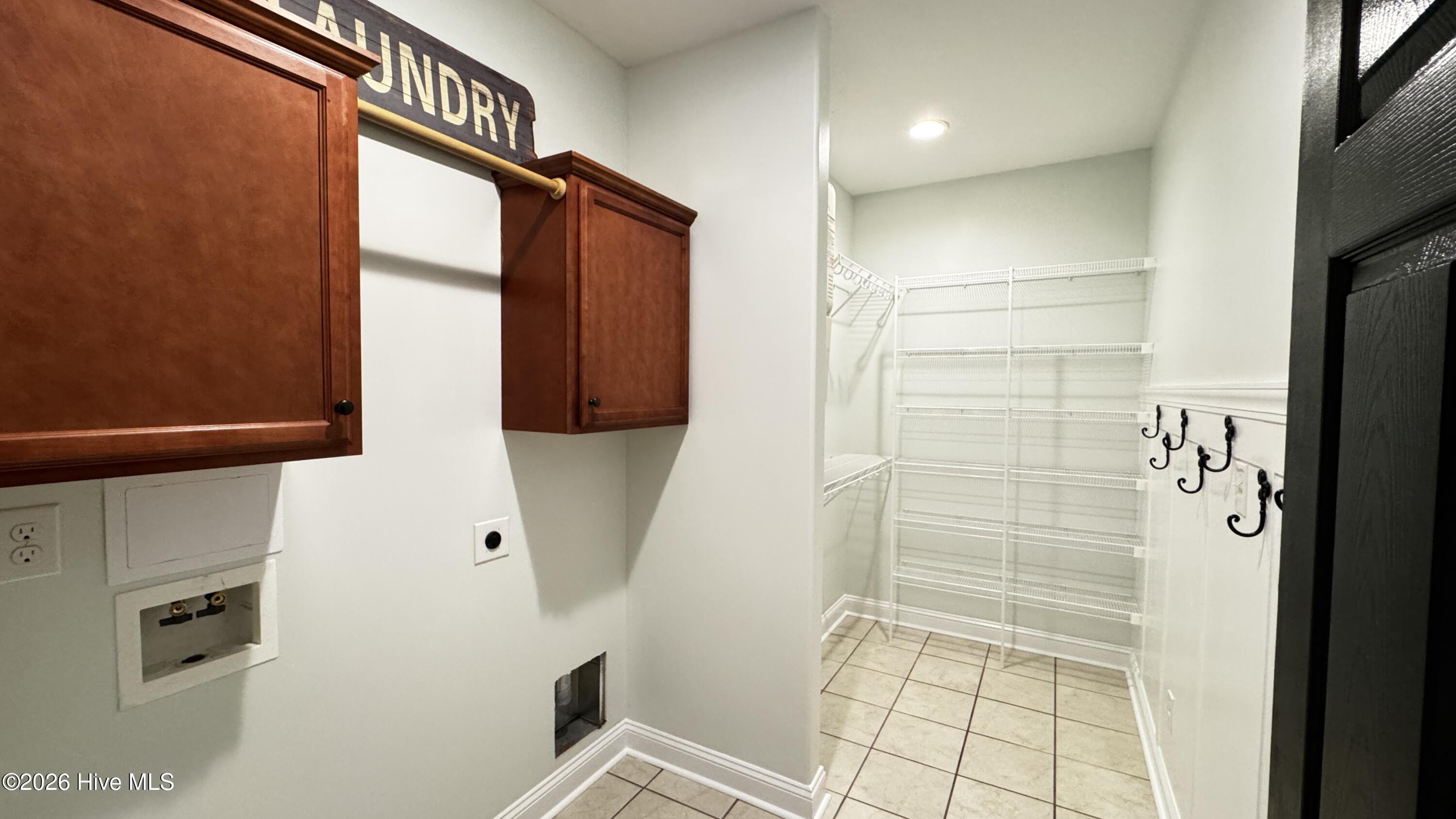 100565264 | Photo 33