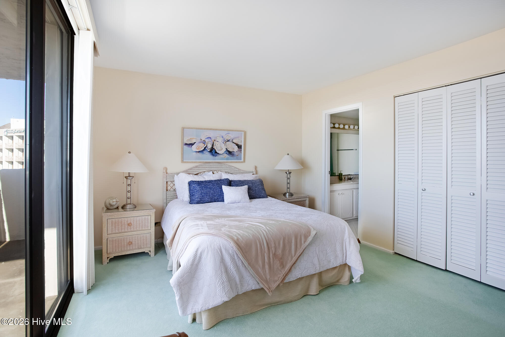 100550779 | Photo 11