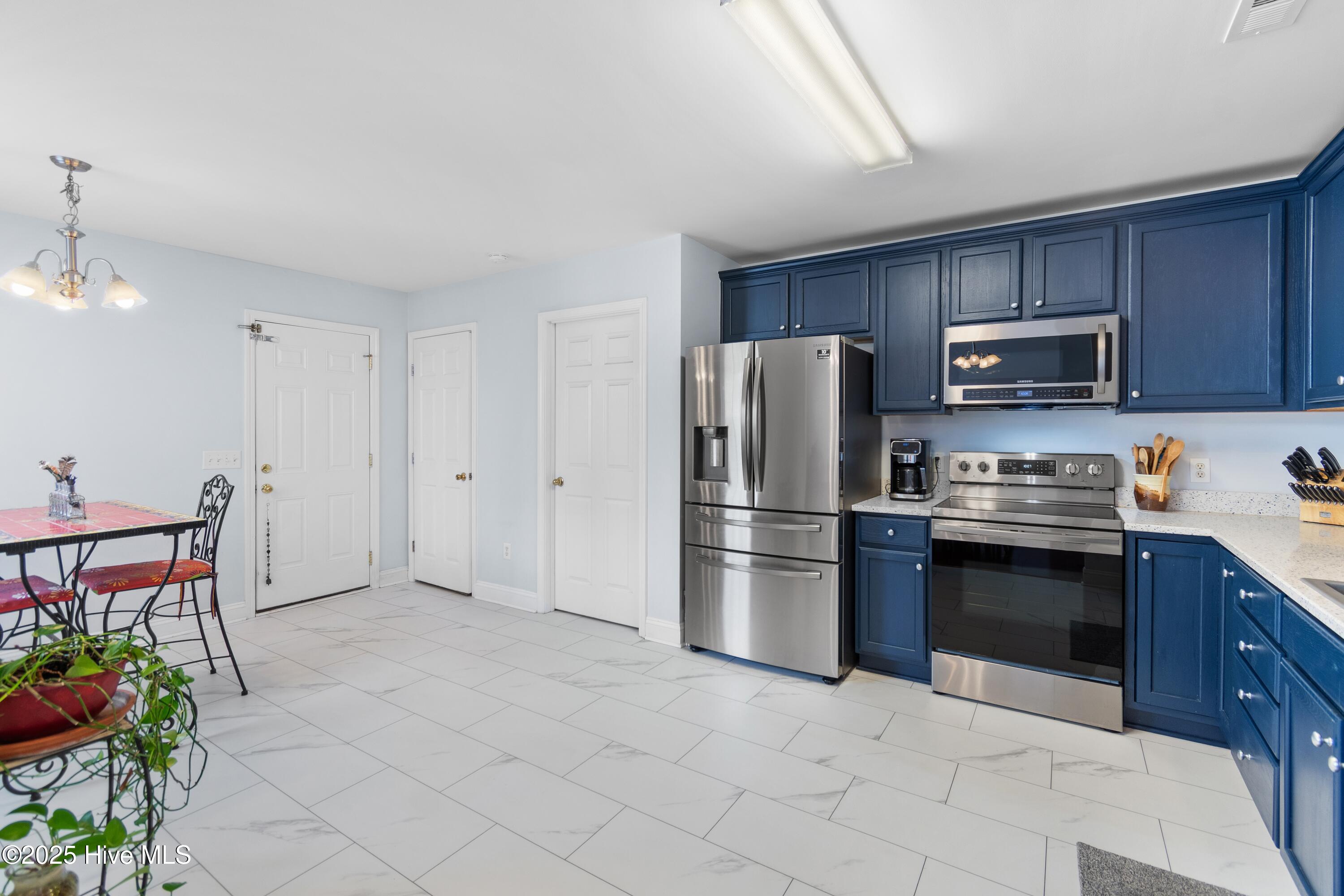 100526864 | Photo 14