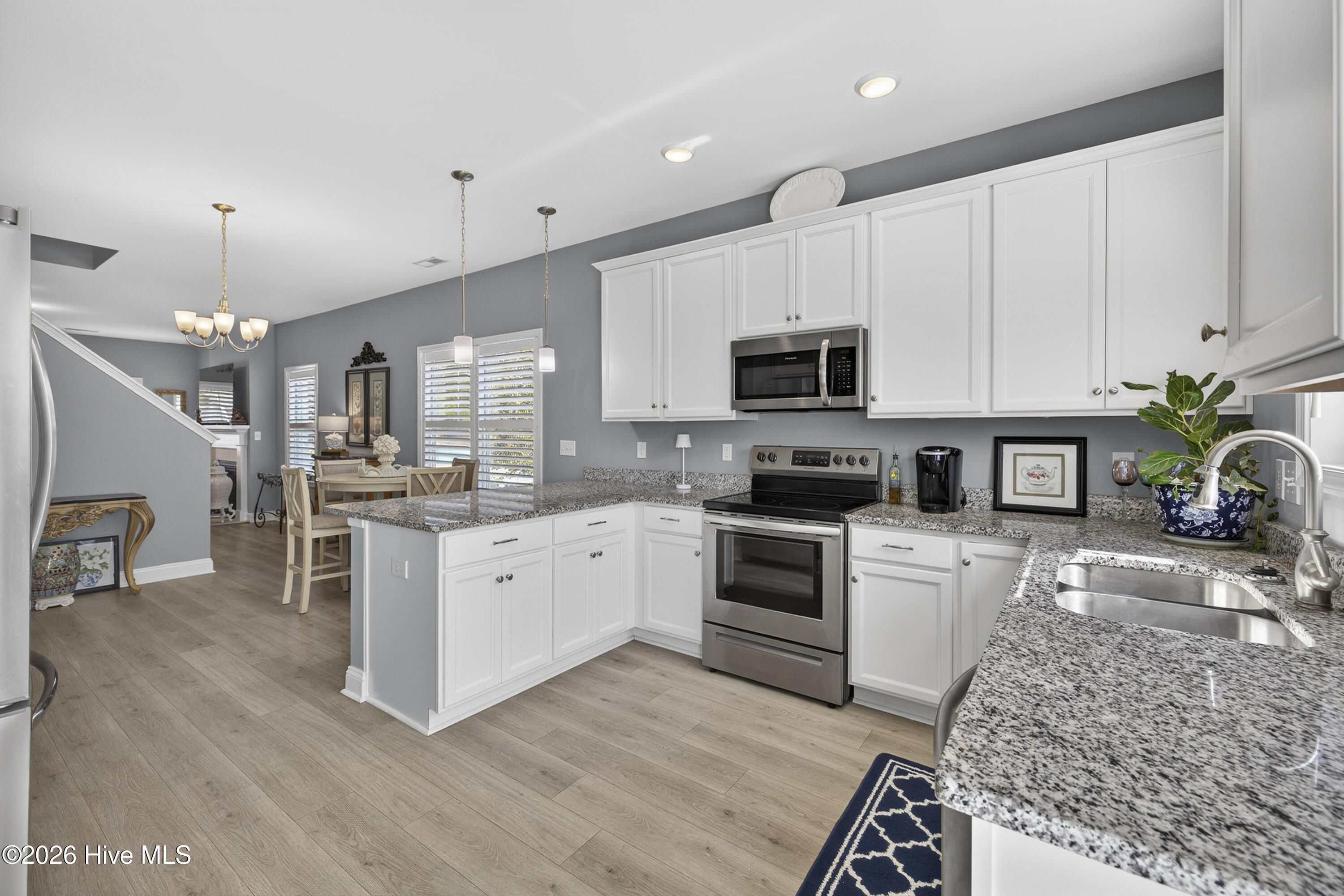 100569203 | Photo 11