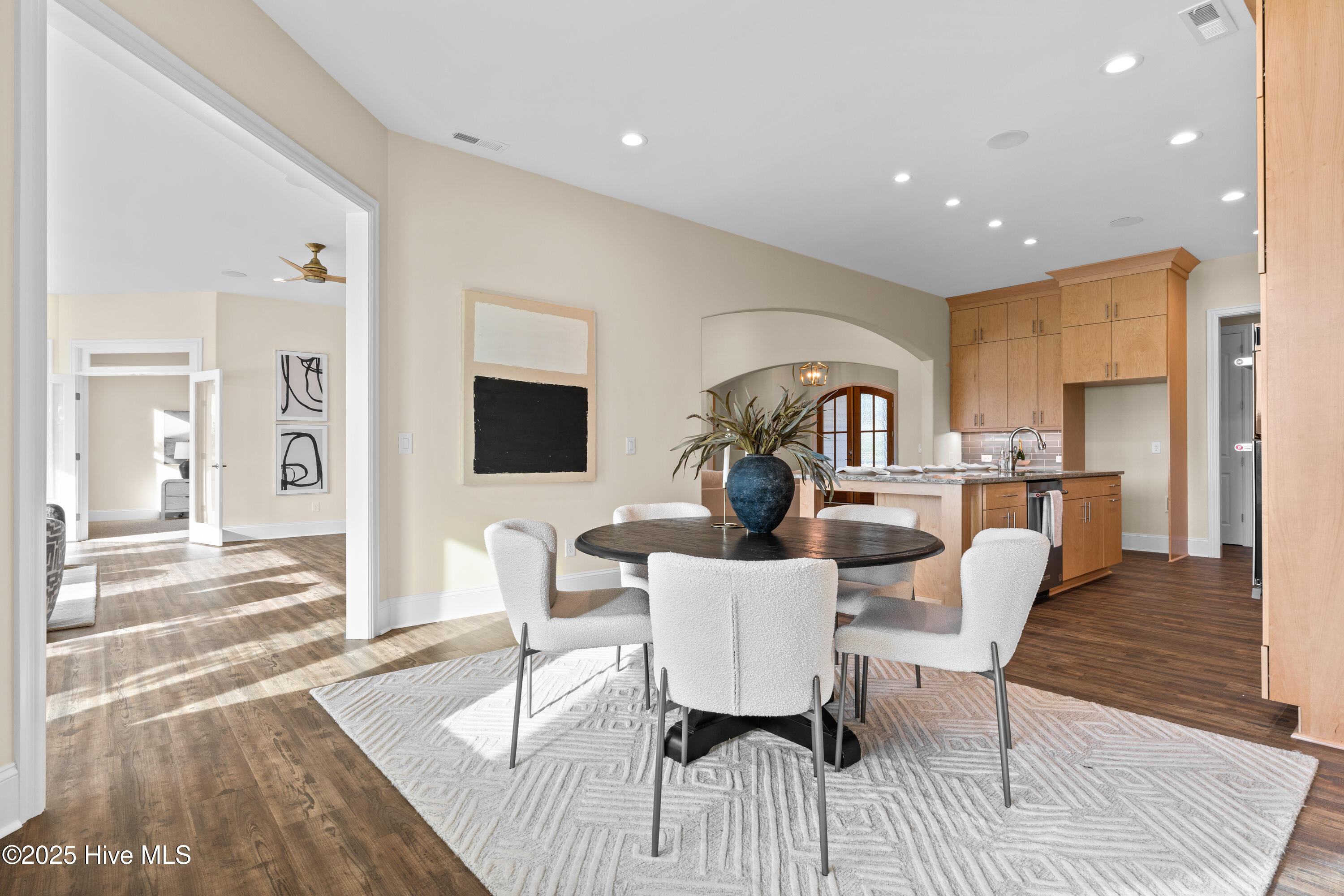 100524030 | Photo 27