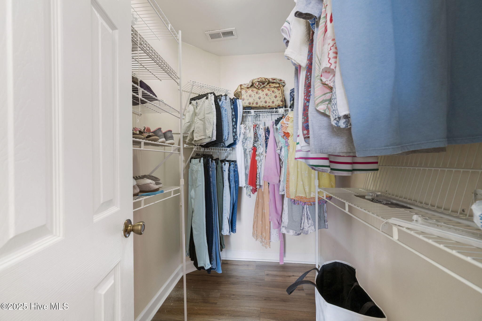 100546125 | Photo 21