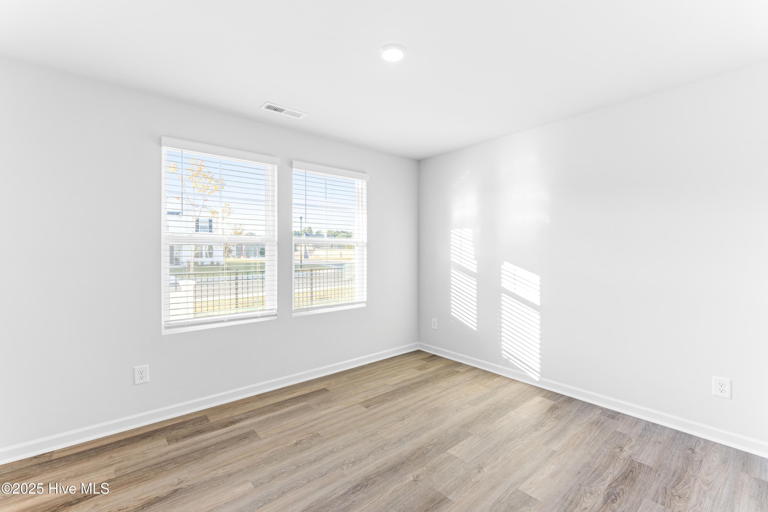 100538178 | Photo 22