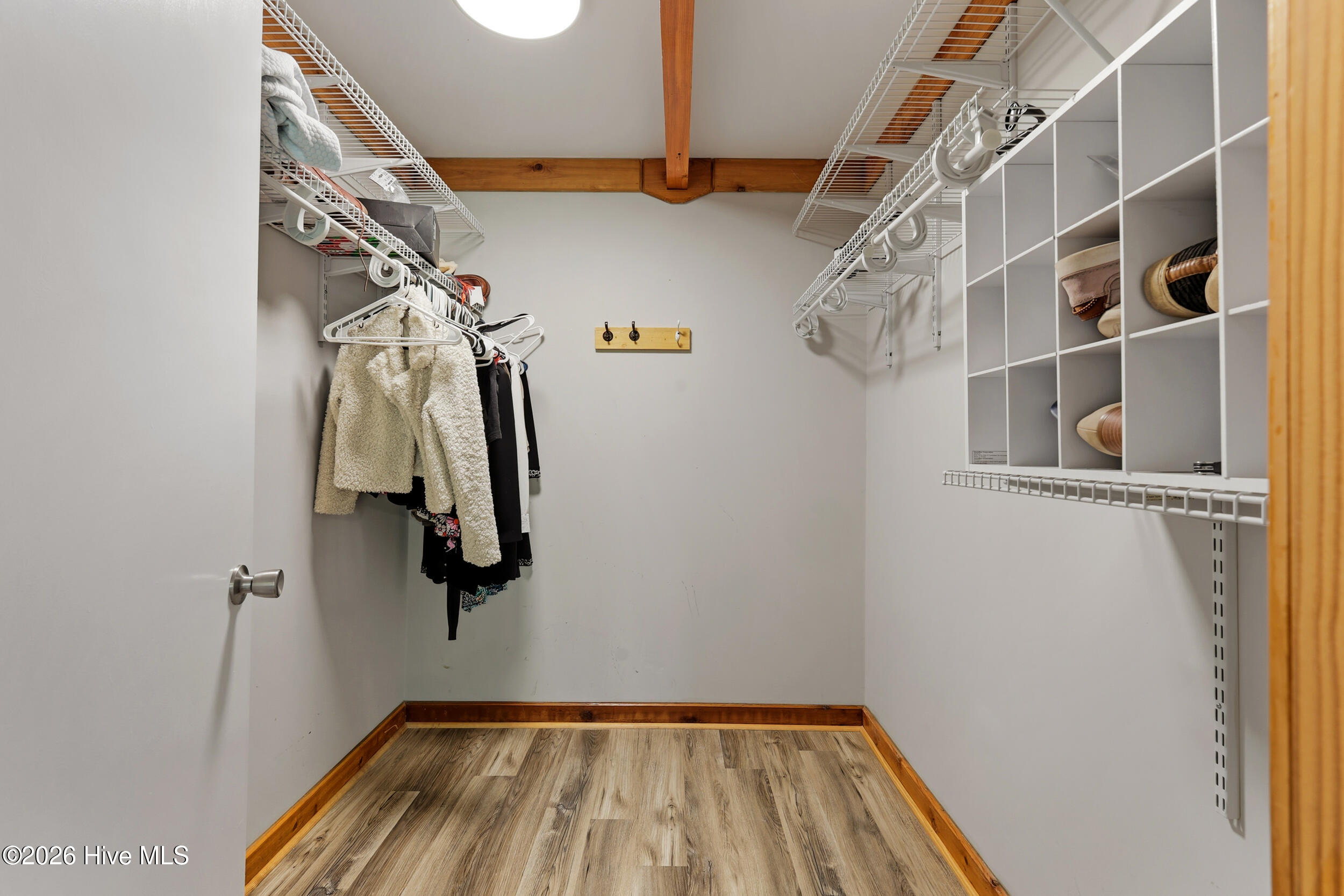 100563563 | Photo 26