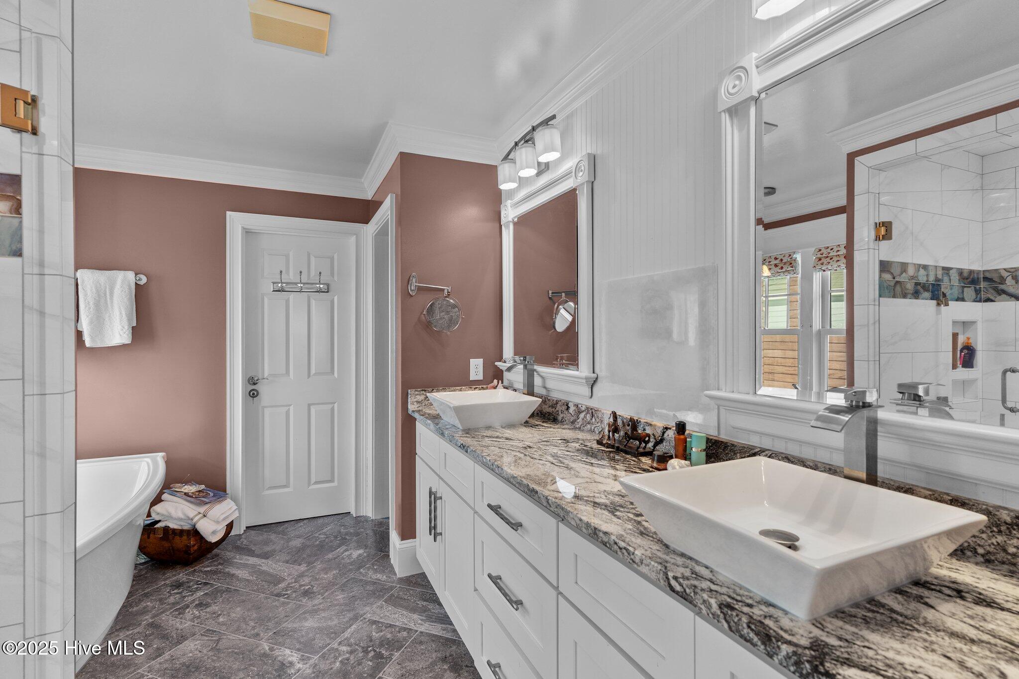 100525700 | Photo 30