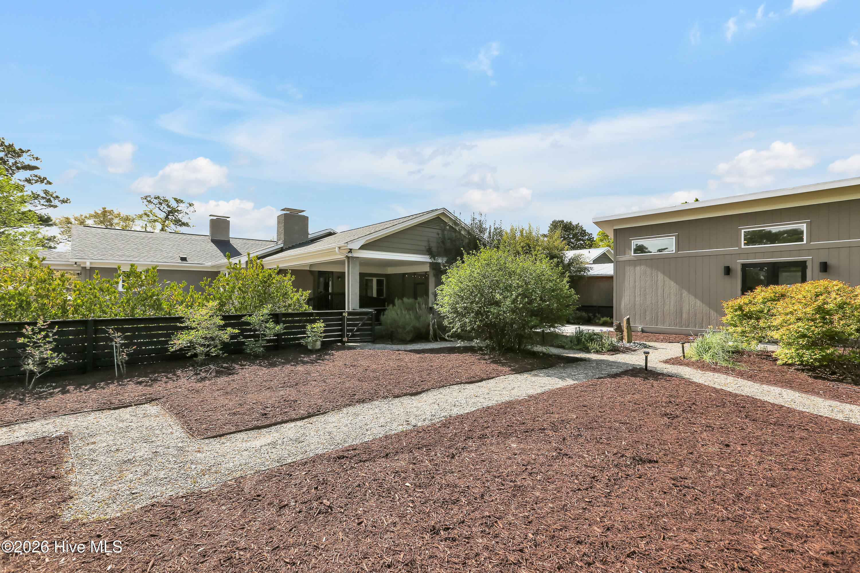 100565189 | Photo 42