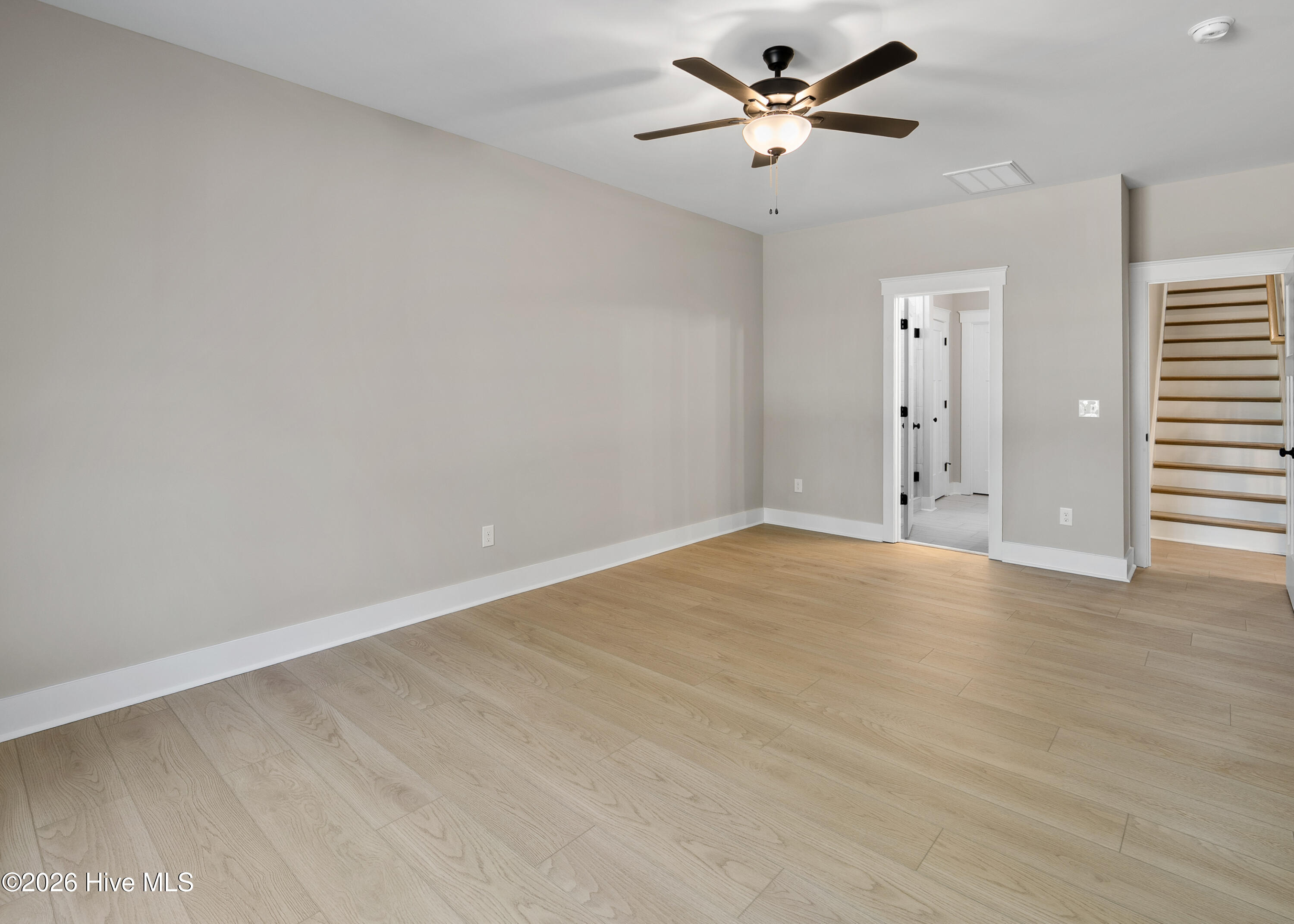 100553596 | Photo 14