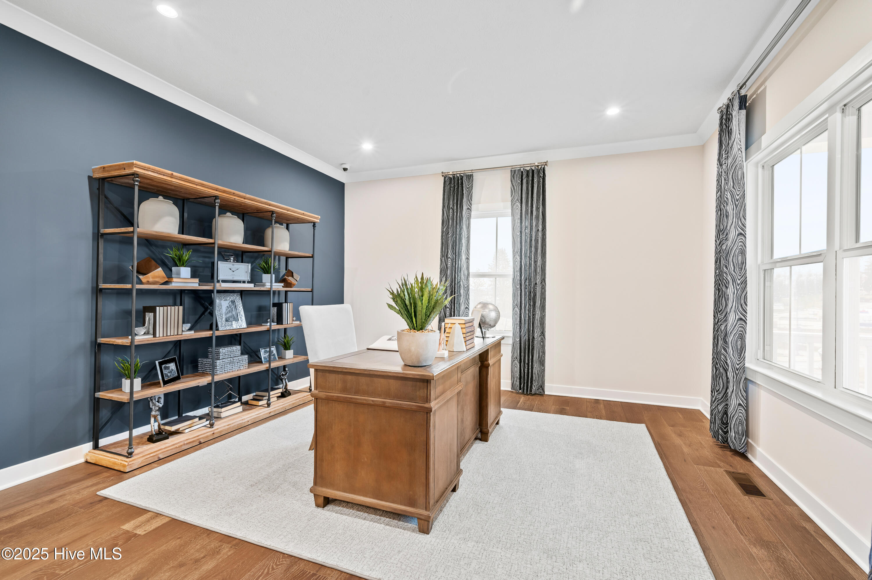 100548016 | Photo 27