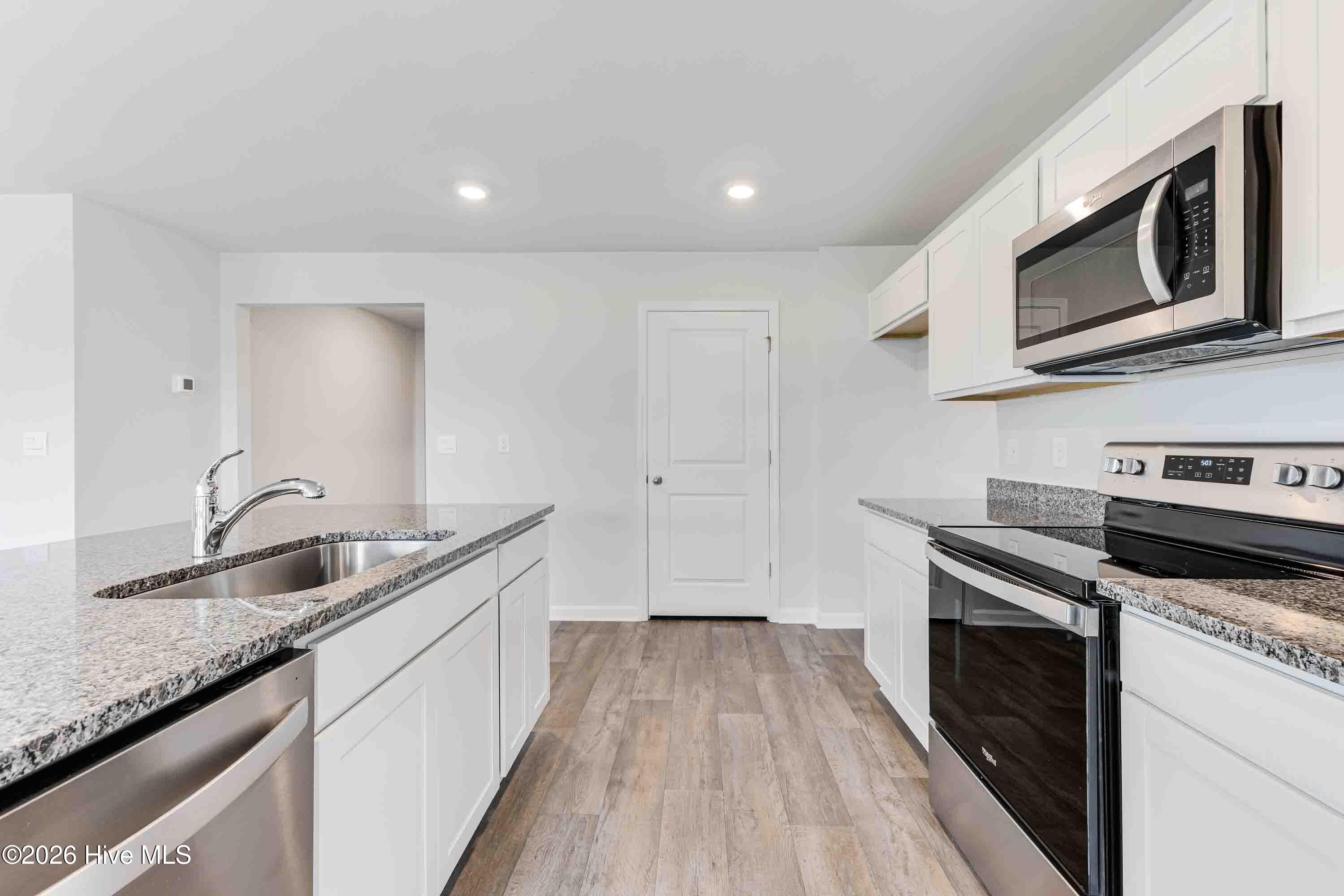 100569617 | Photo 13